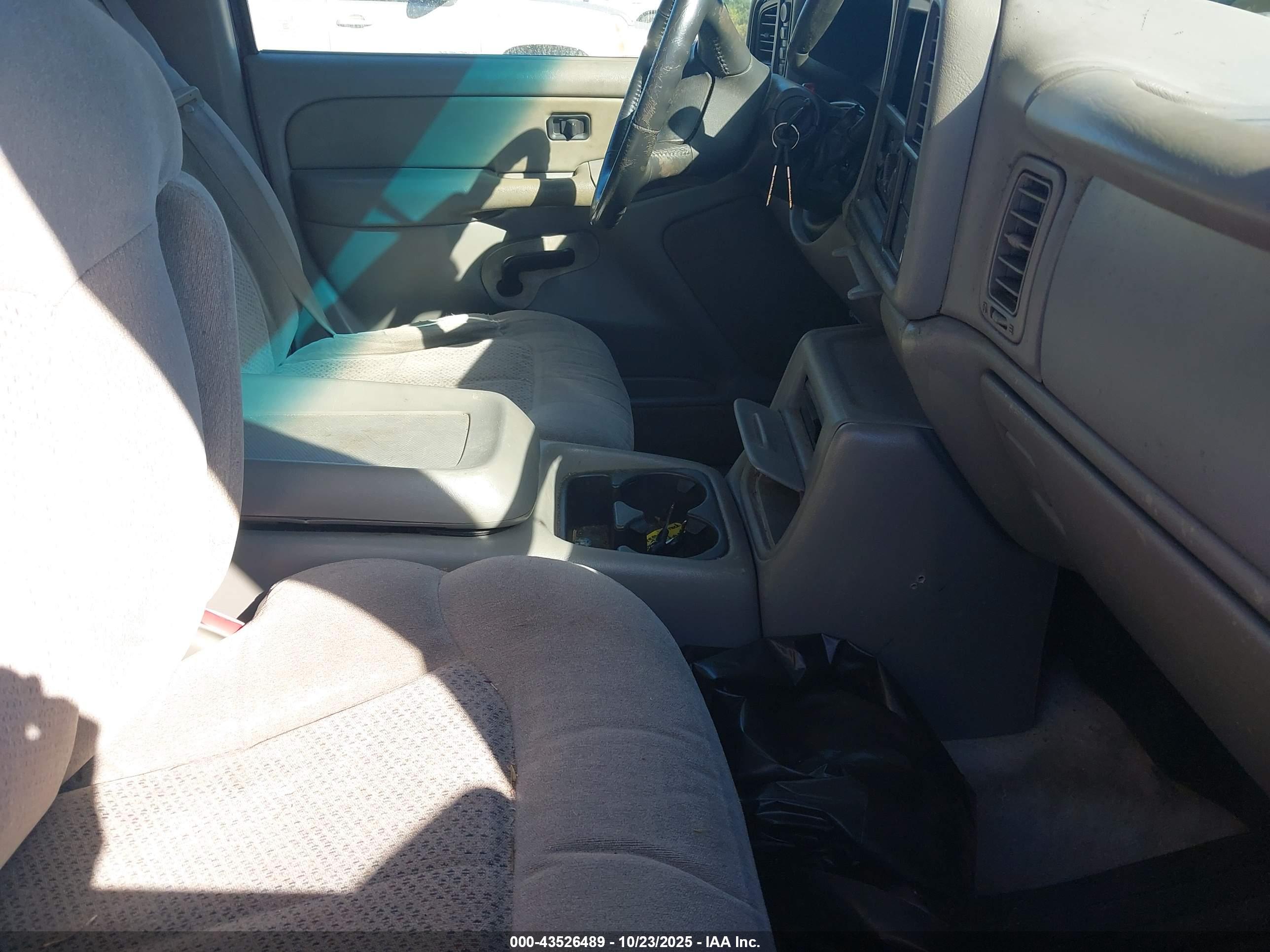 CHEVROLET SILVERADO image 5