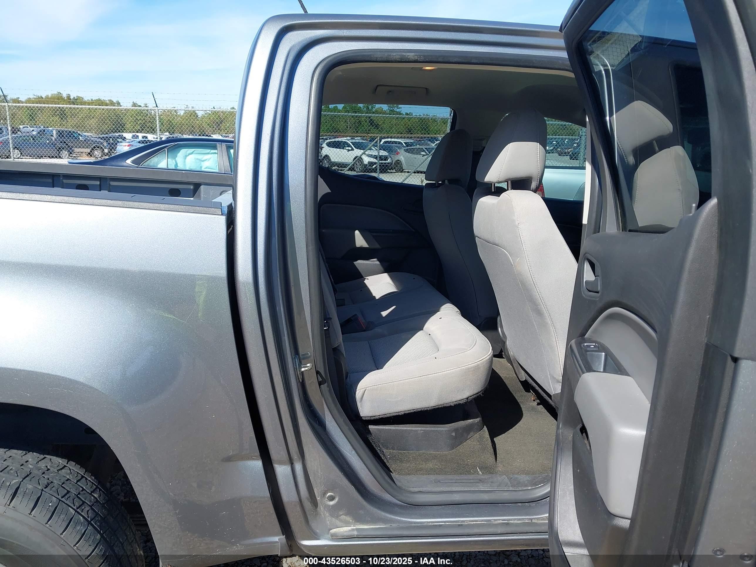 CHEVROLET COLORADO image 8