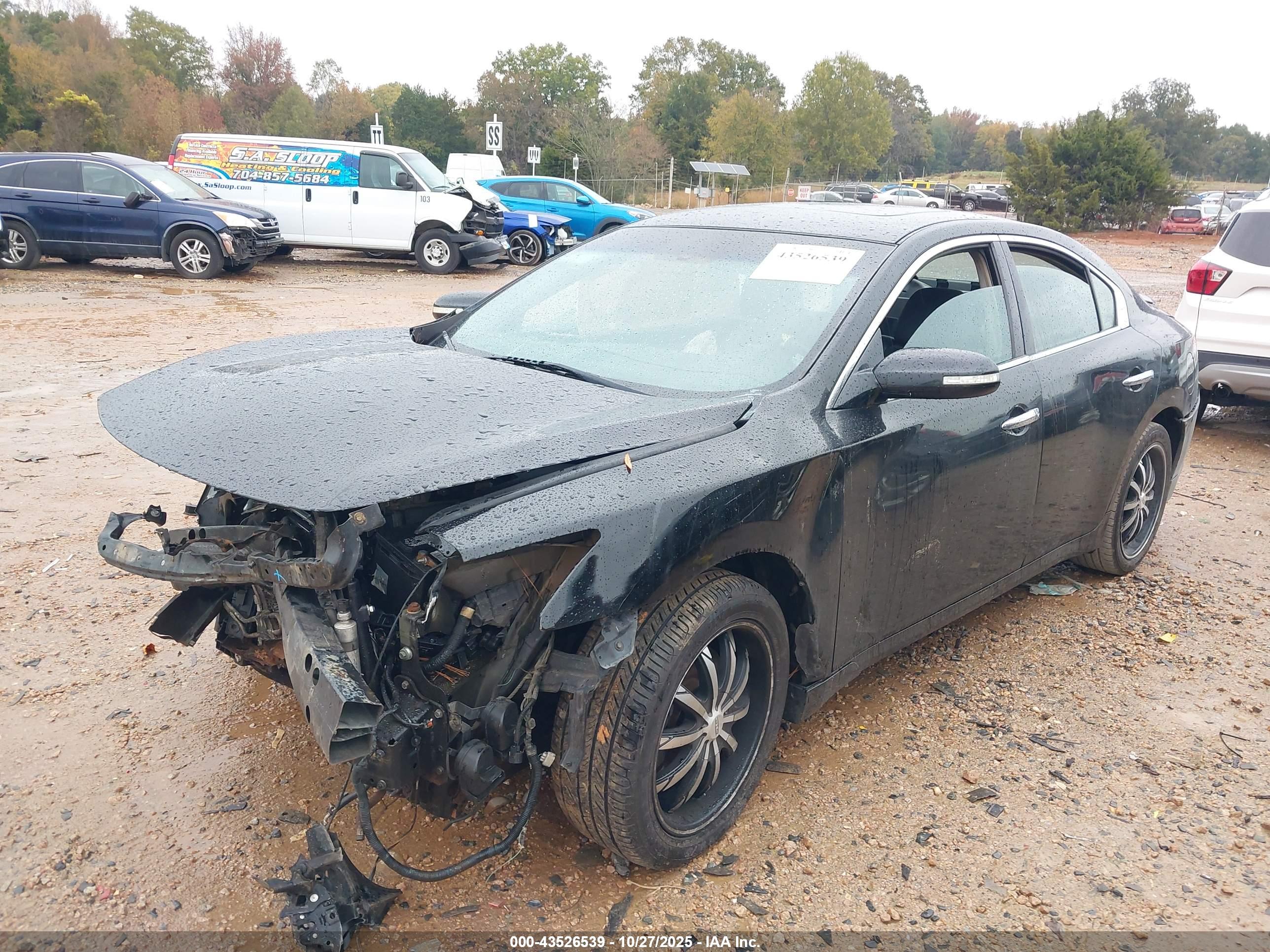 NISSAN MAXIMA image 2