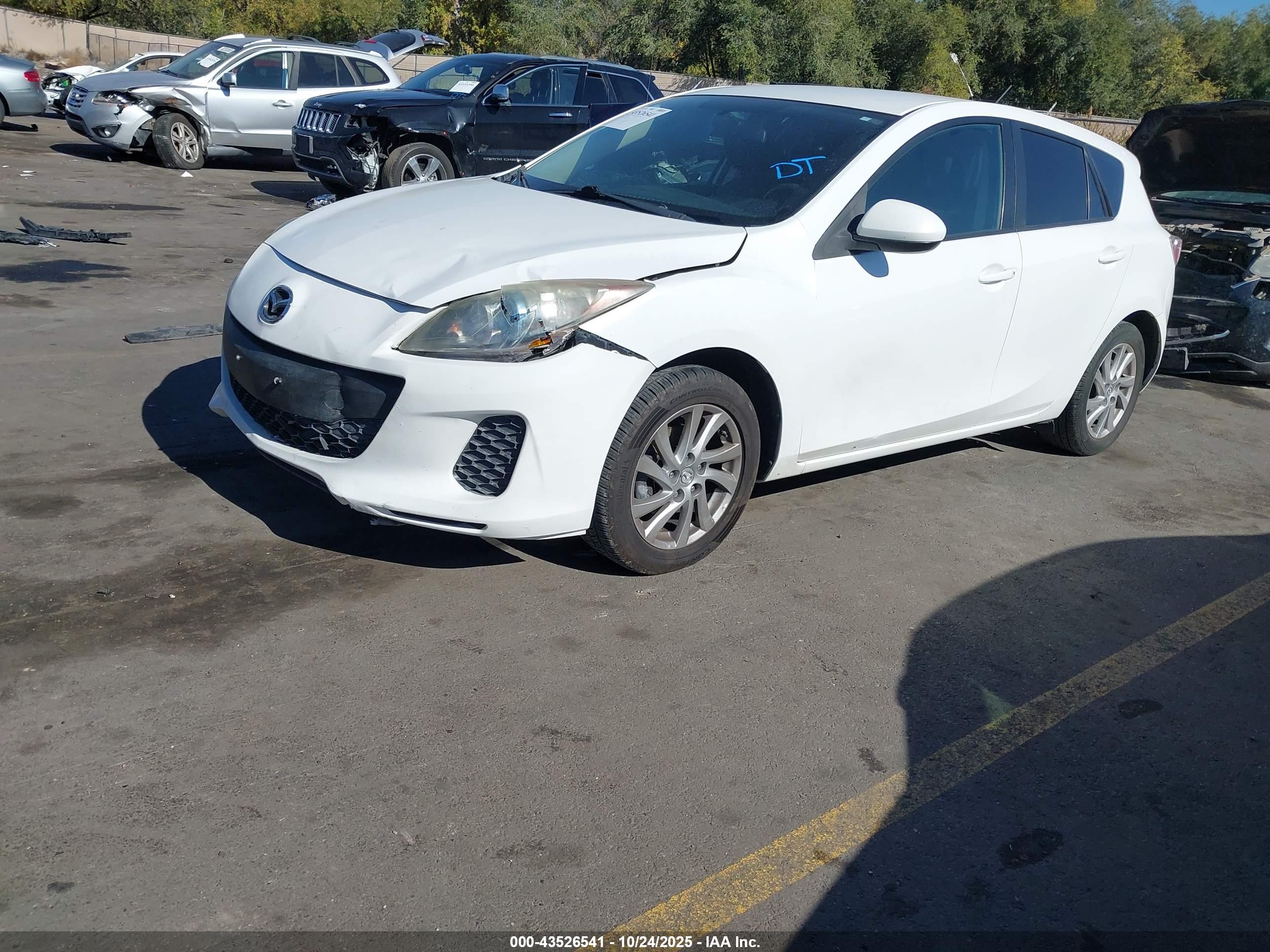 MAZDA MAZDA3 image 2