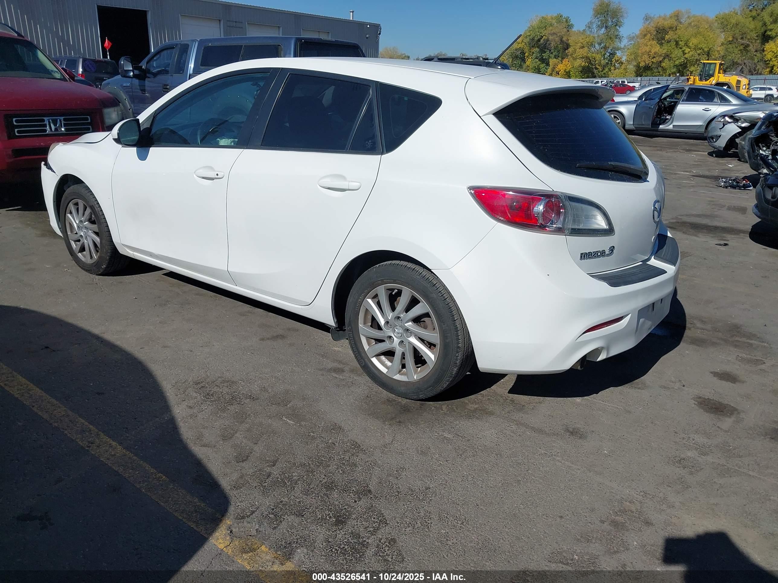 MAZDA MAZDA3 image 3