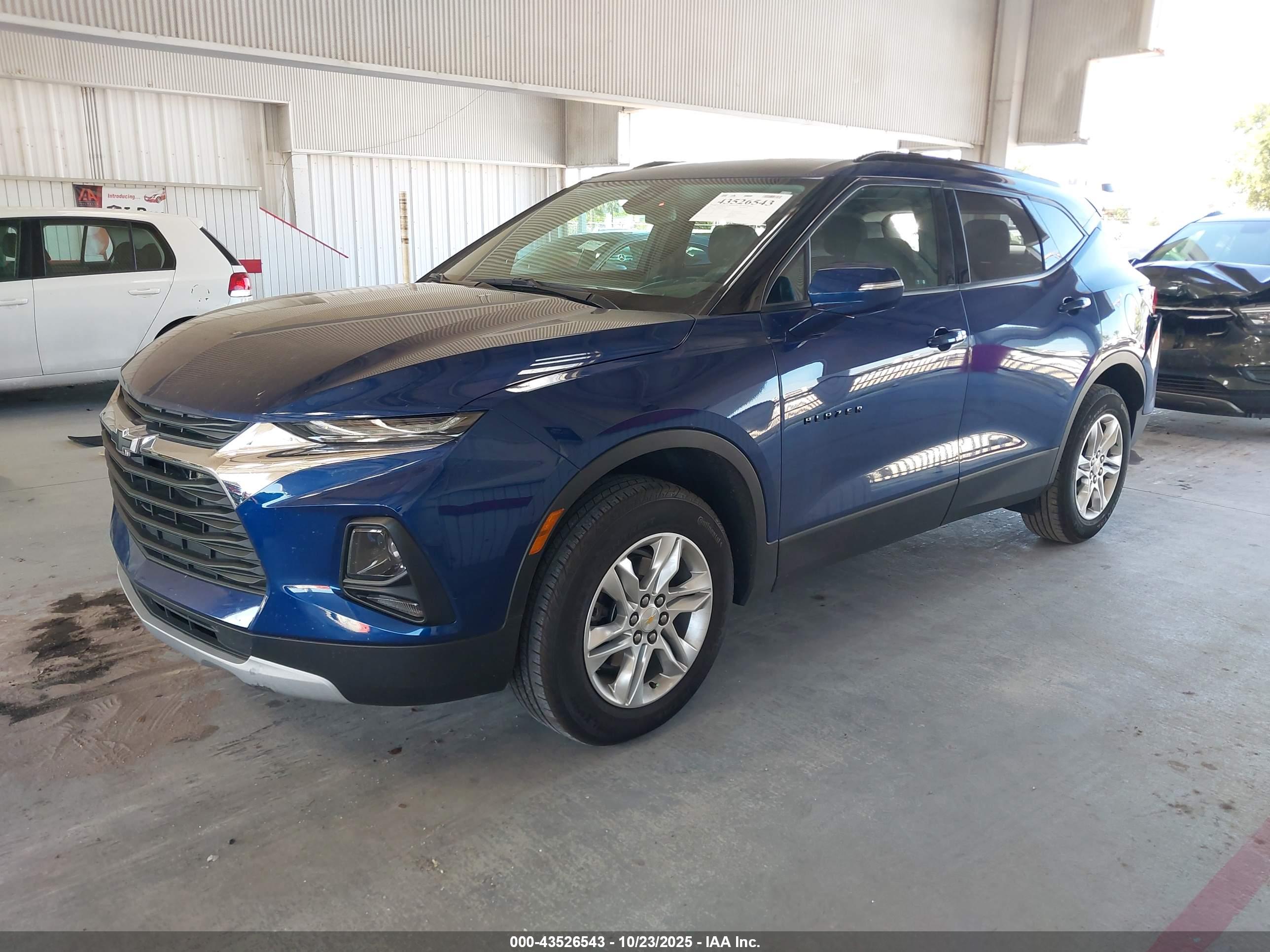 CHEVROLET BLAZER image 2