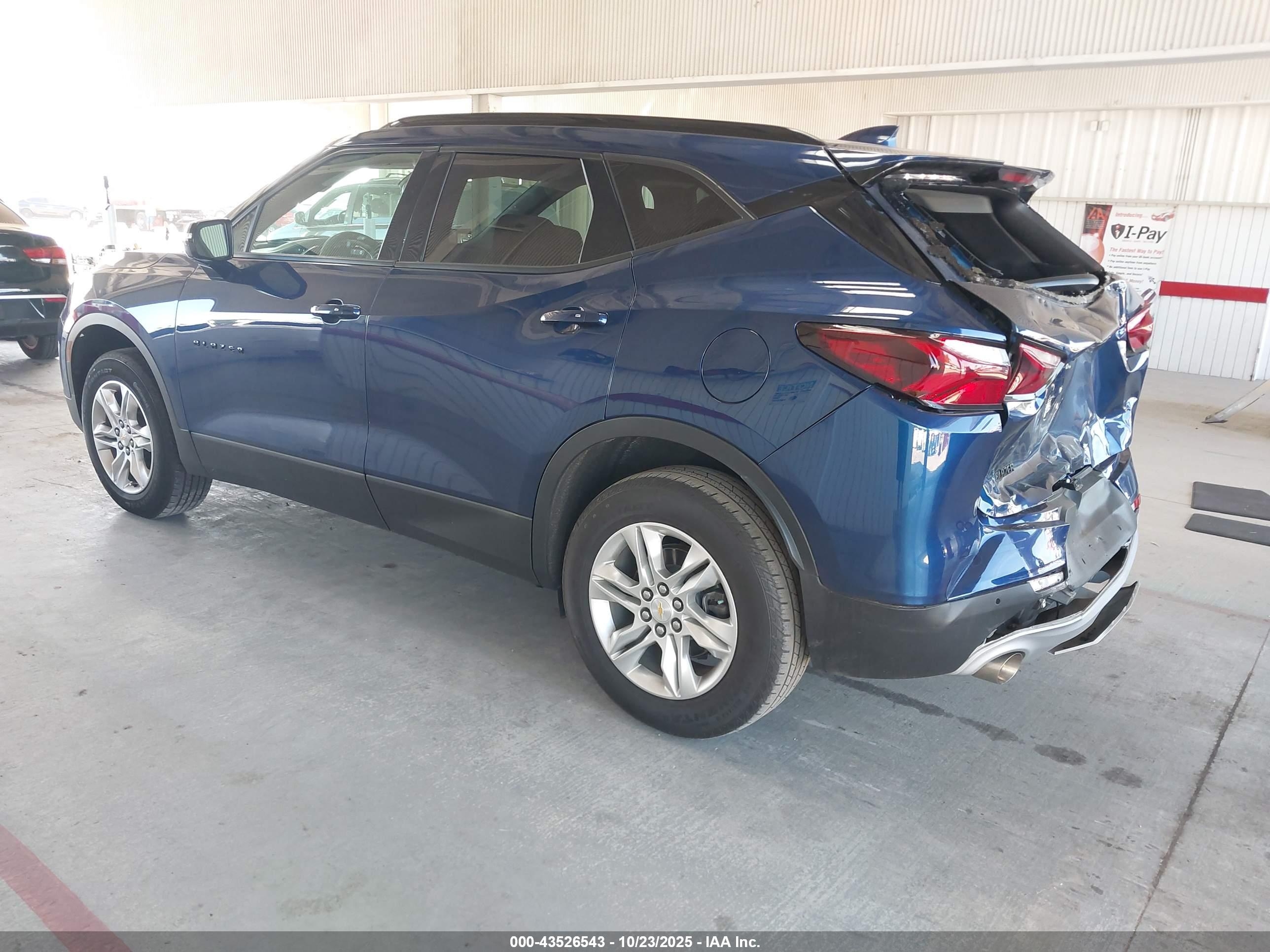 CHEVROLET BLAZER image 3