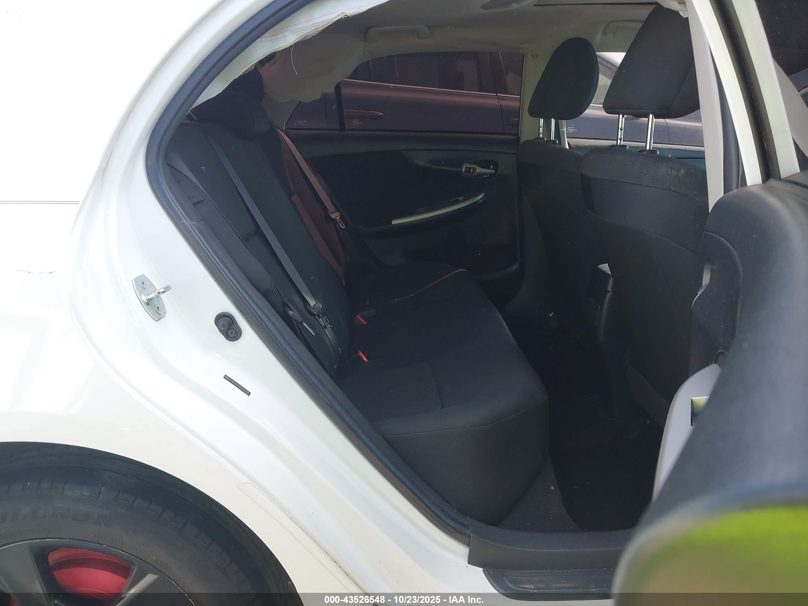 TOYOTA COROLLA image 8