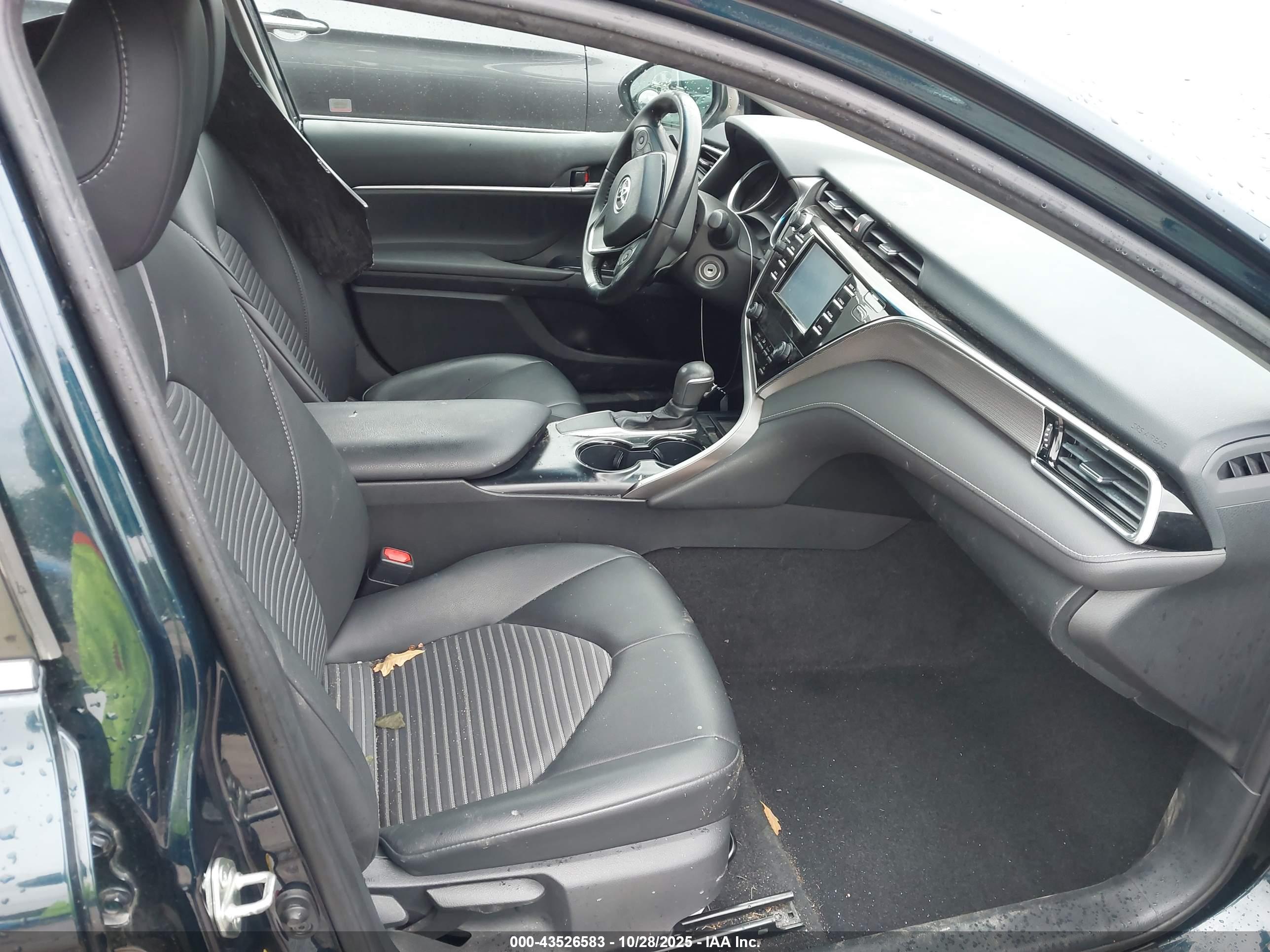 TOYOTA CAMRY image 5