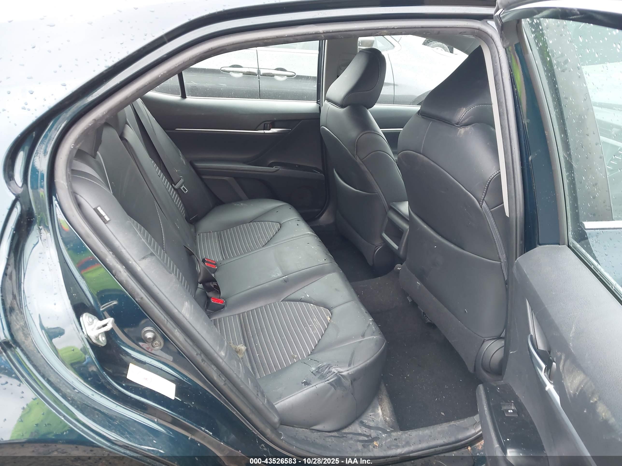 TOYOTA CAMRY image 8
