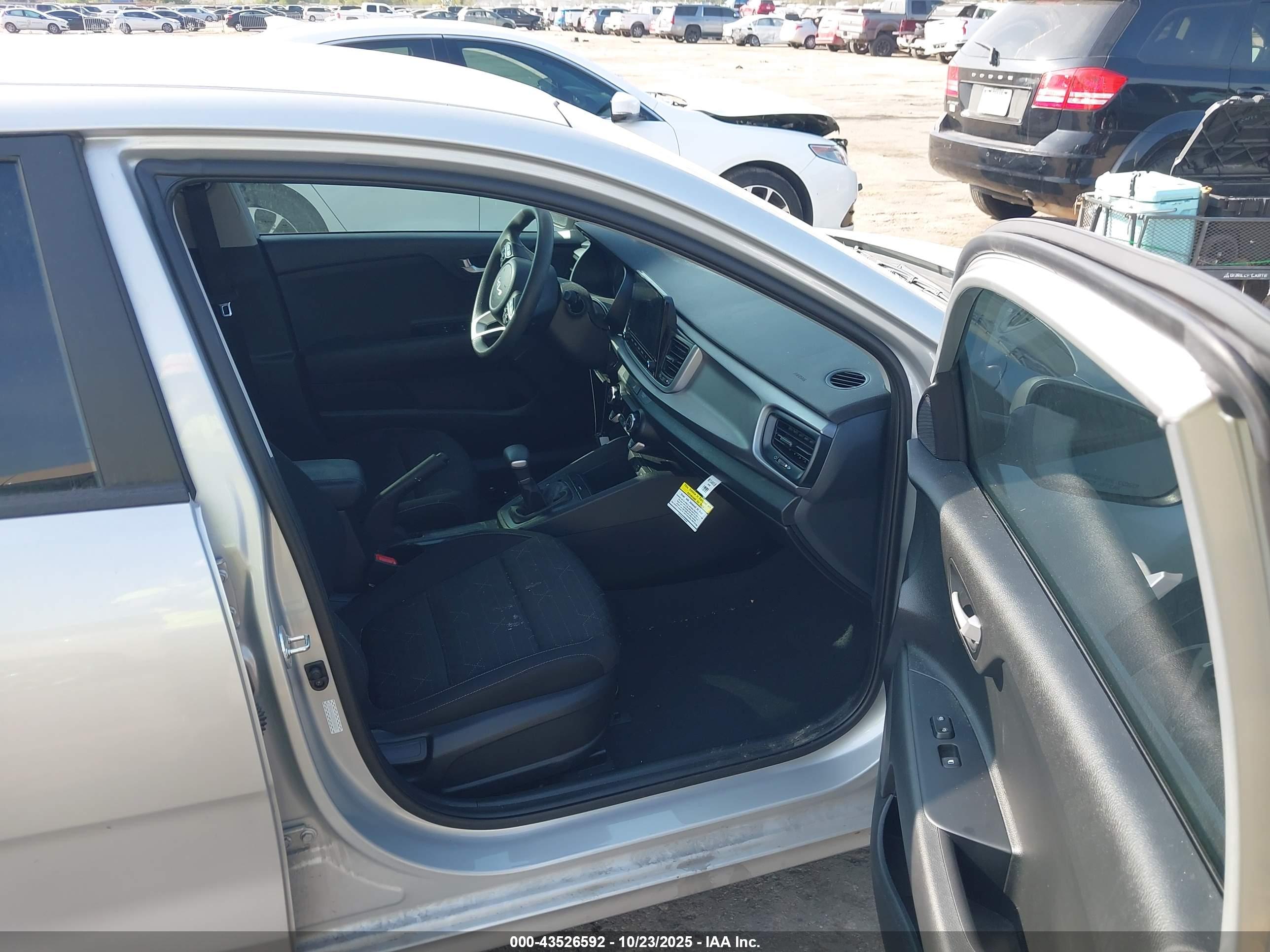 KIA RIO image 5