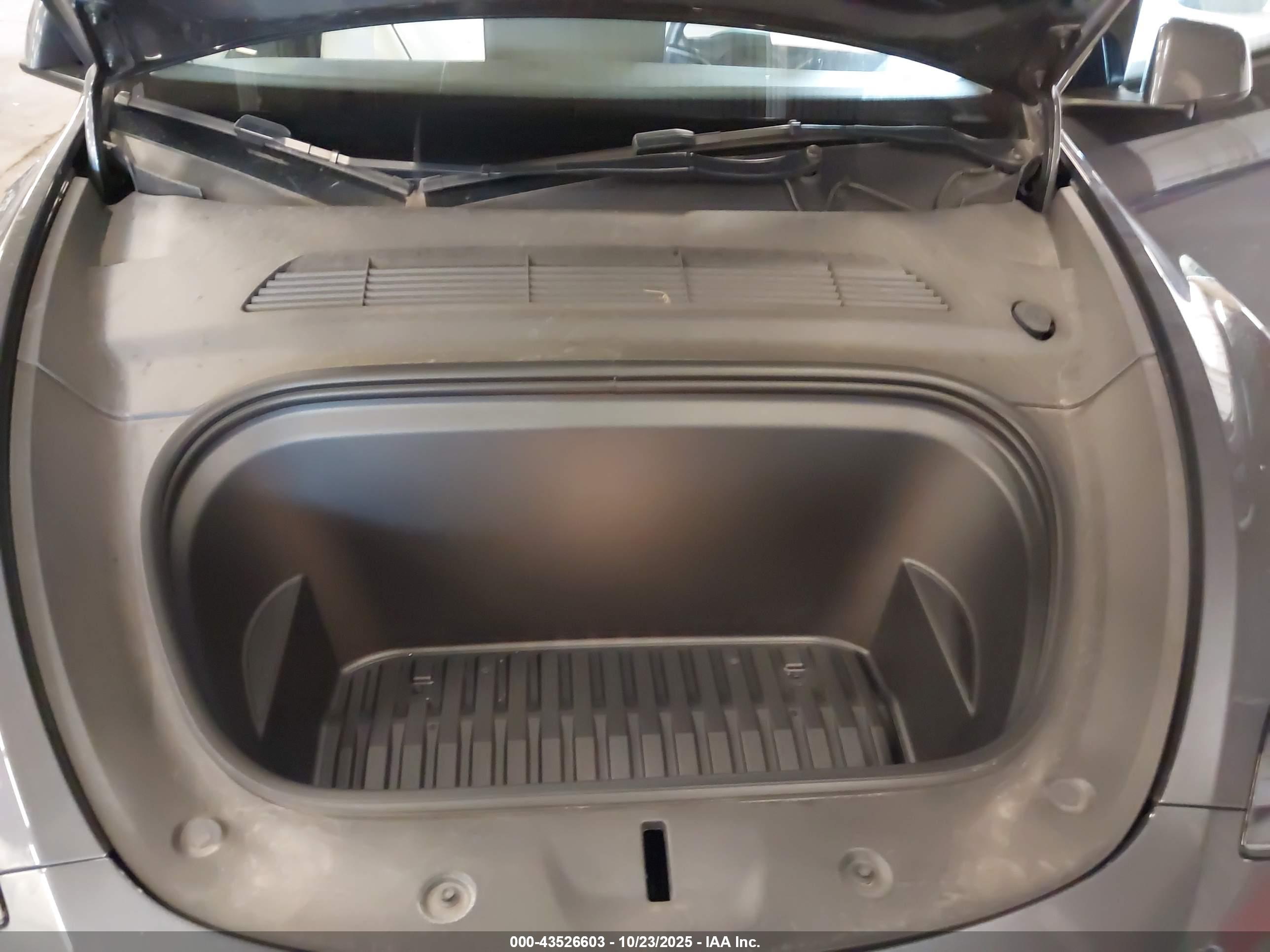 TESLA MODEL image 10