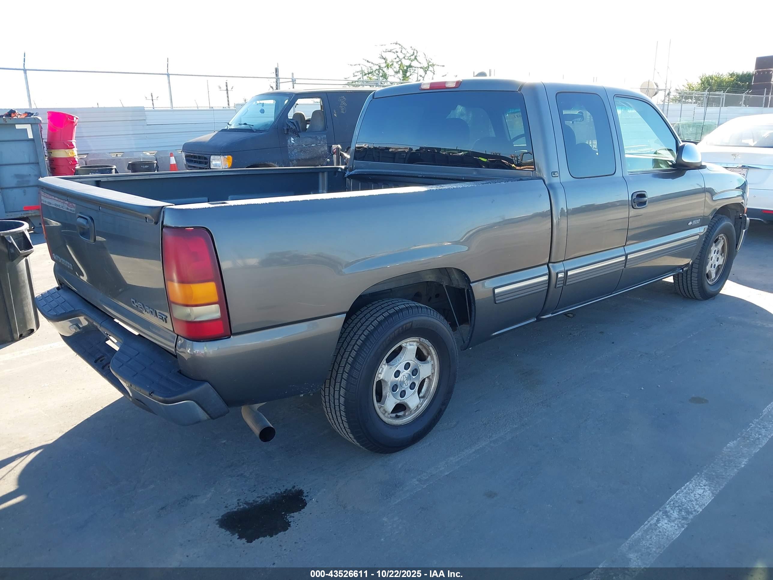 CHEVROLET SILVERADO image 4