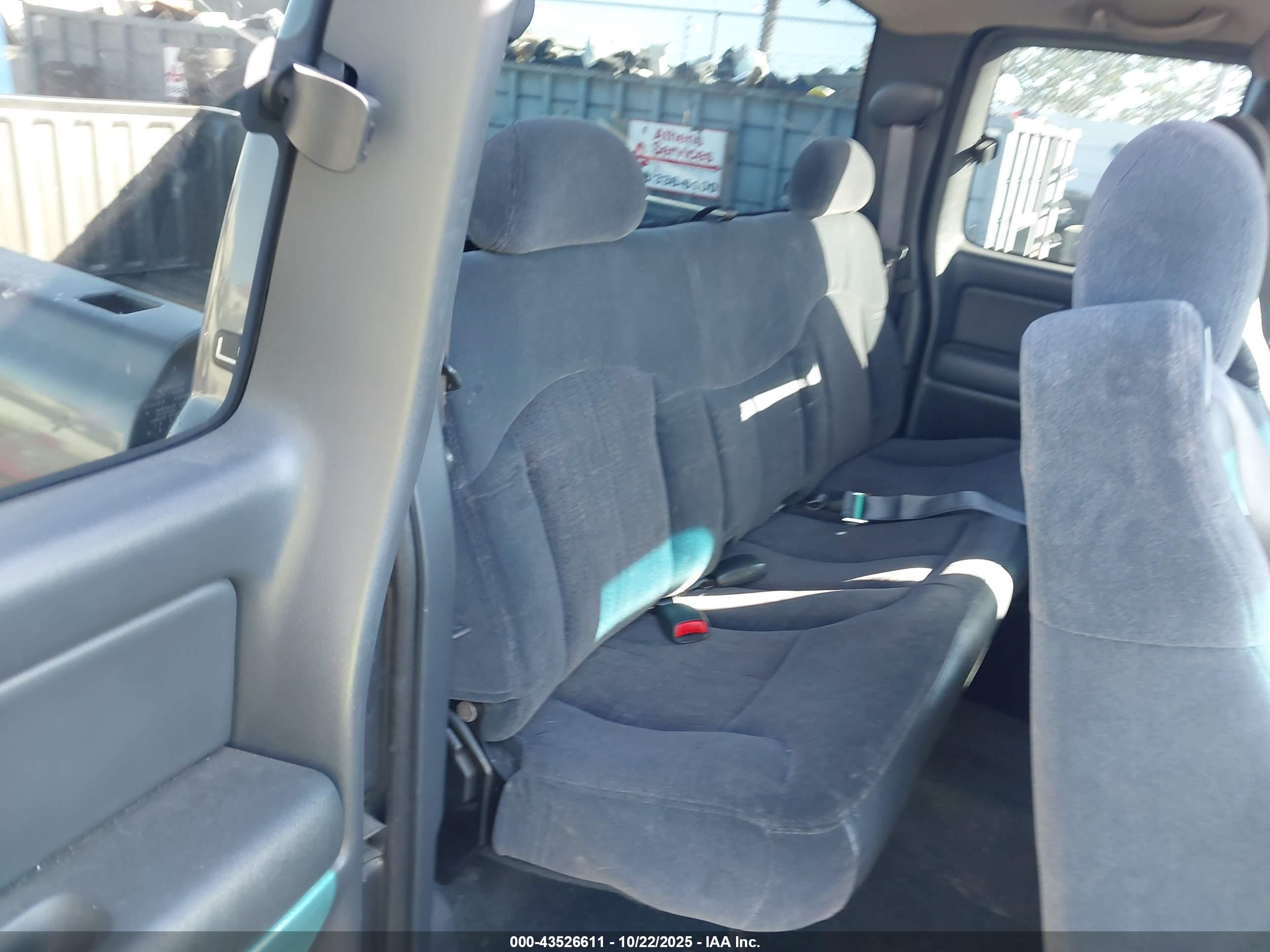 CHEVROLET SILVERADO image 8