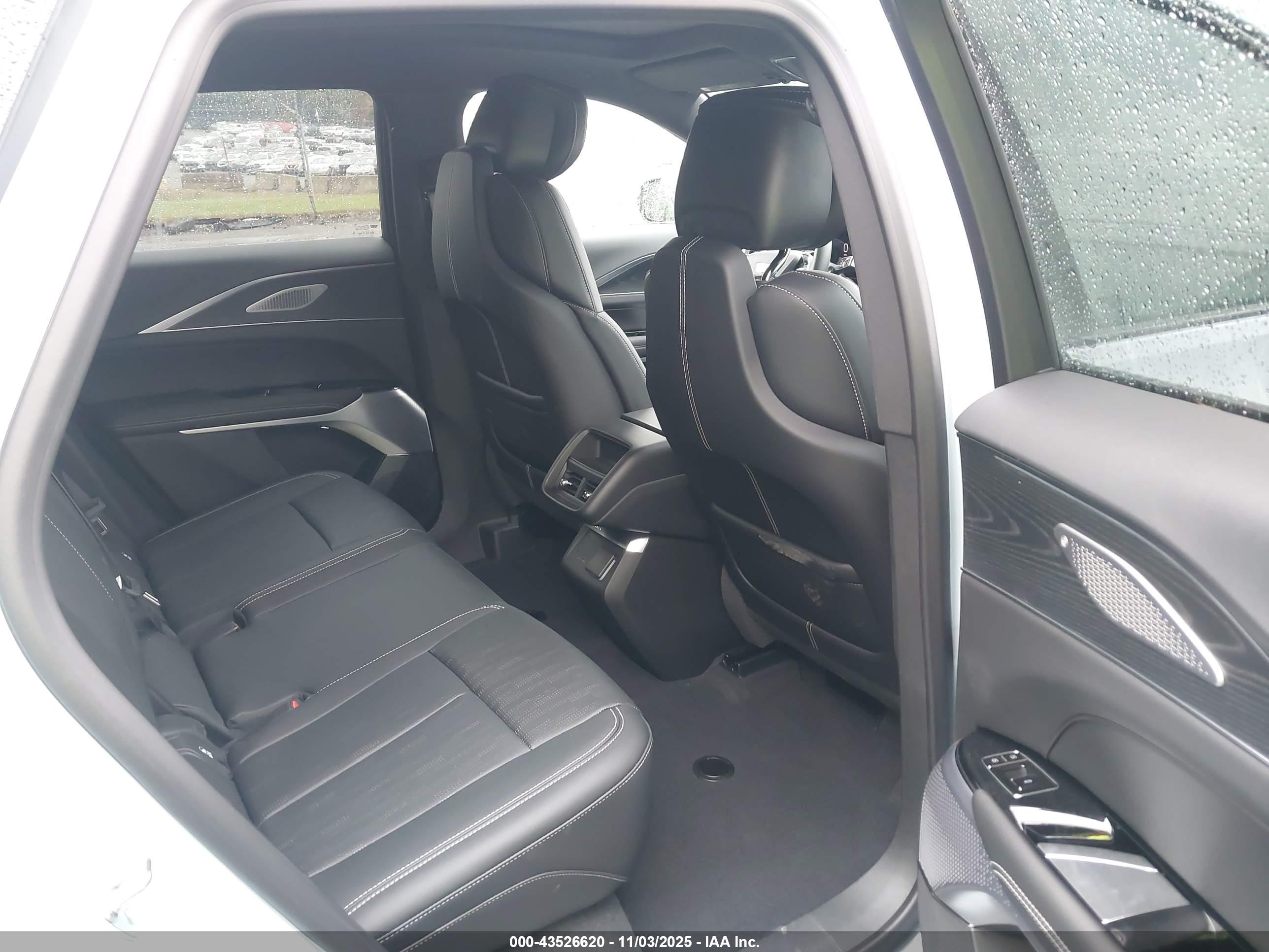 CADILLAC LYRIQ image 8