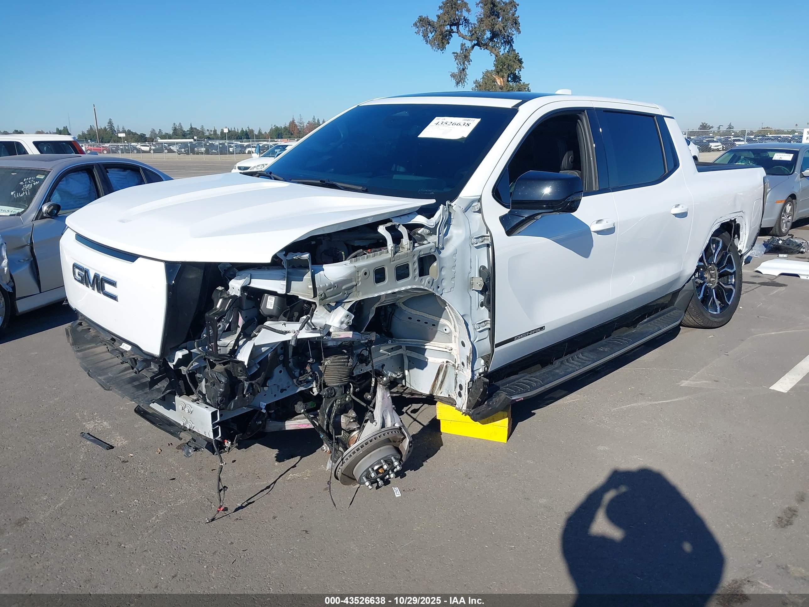 GMC SIERRA image 2