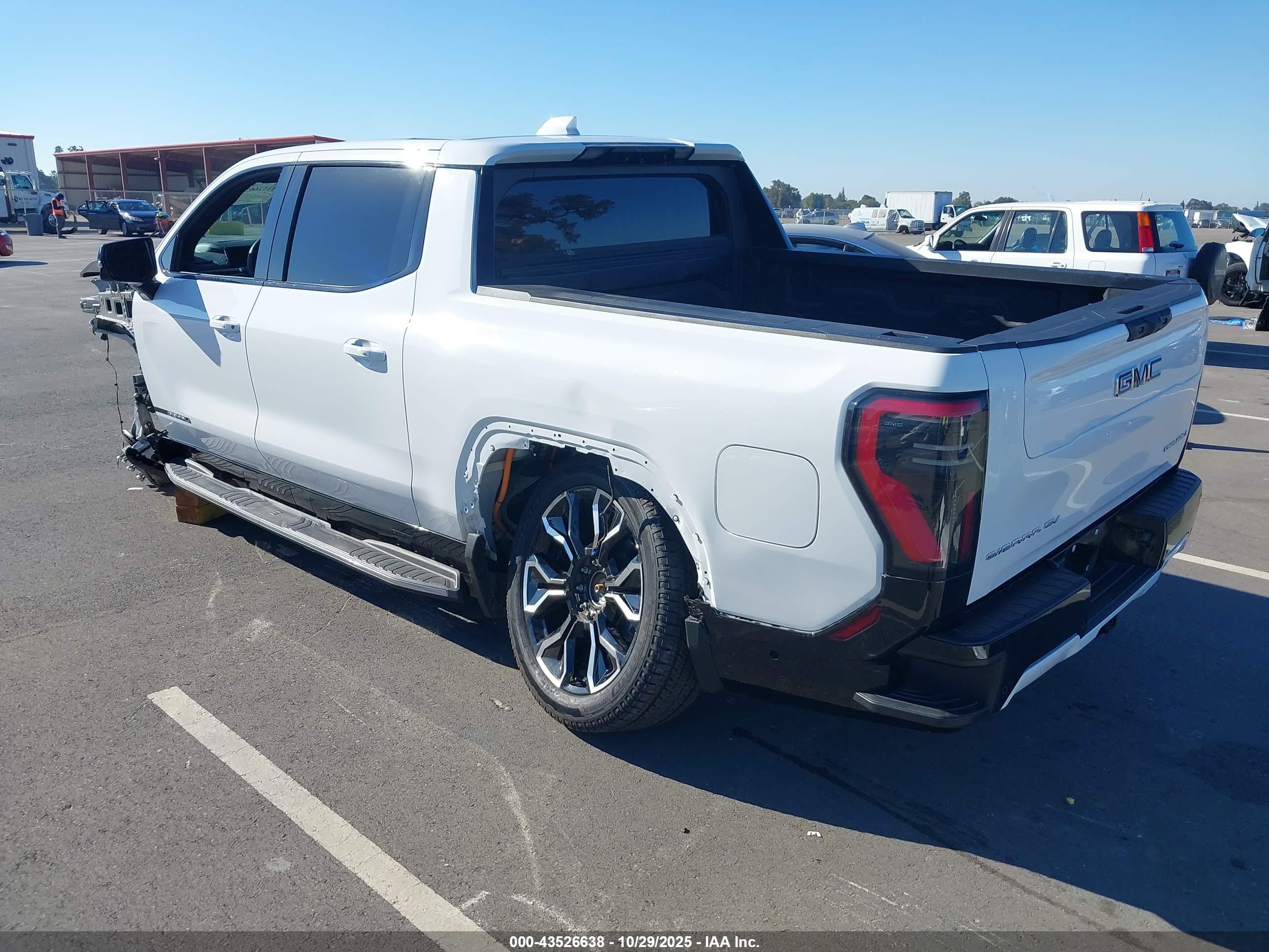 GMC SIERRA image 3