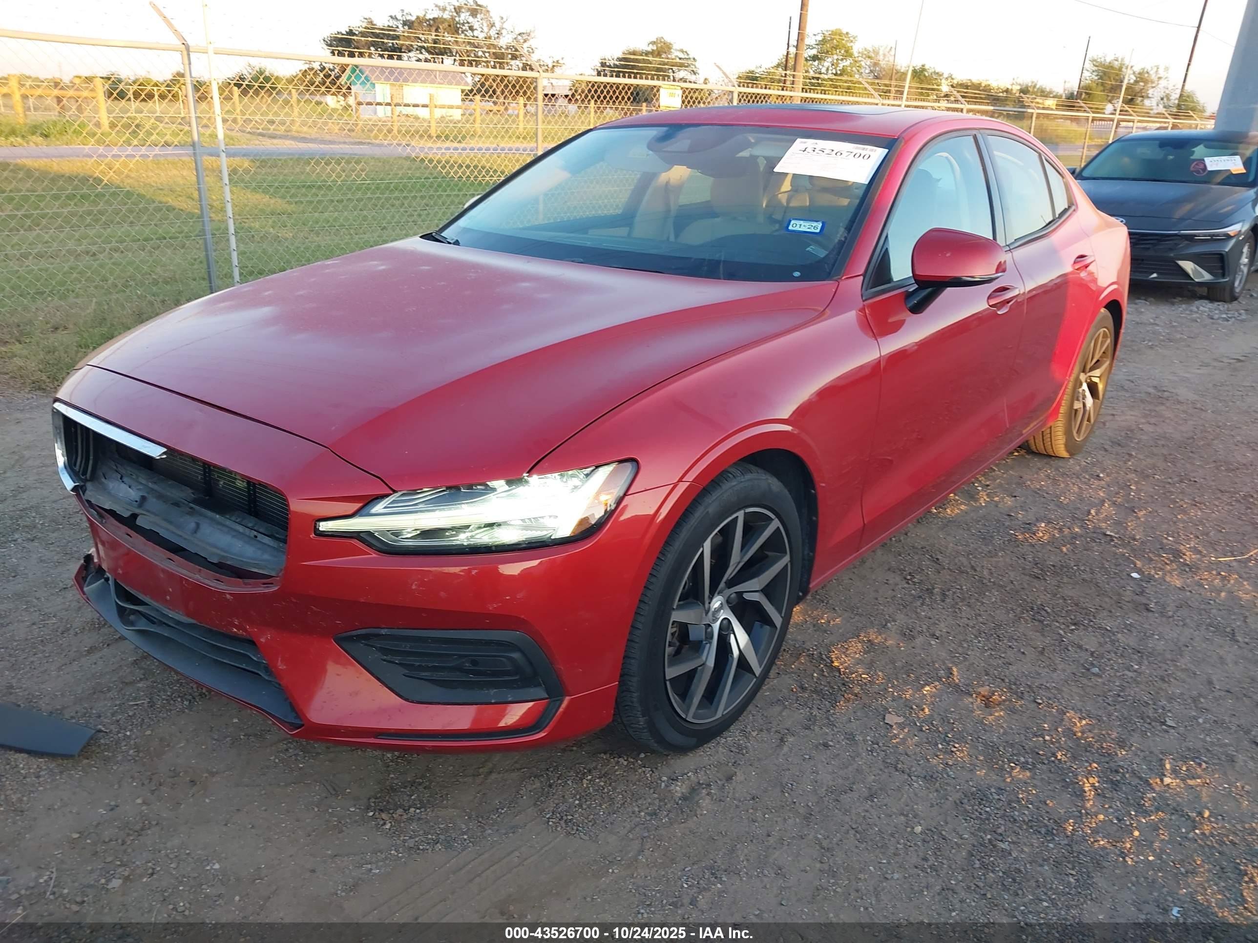 VOLVO S60 image 2