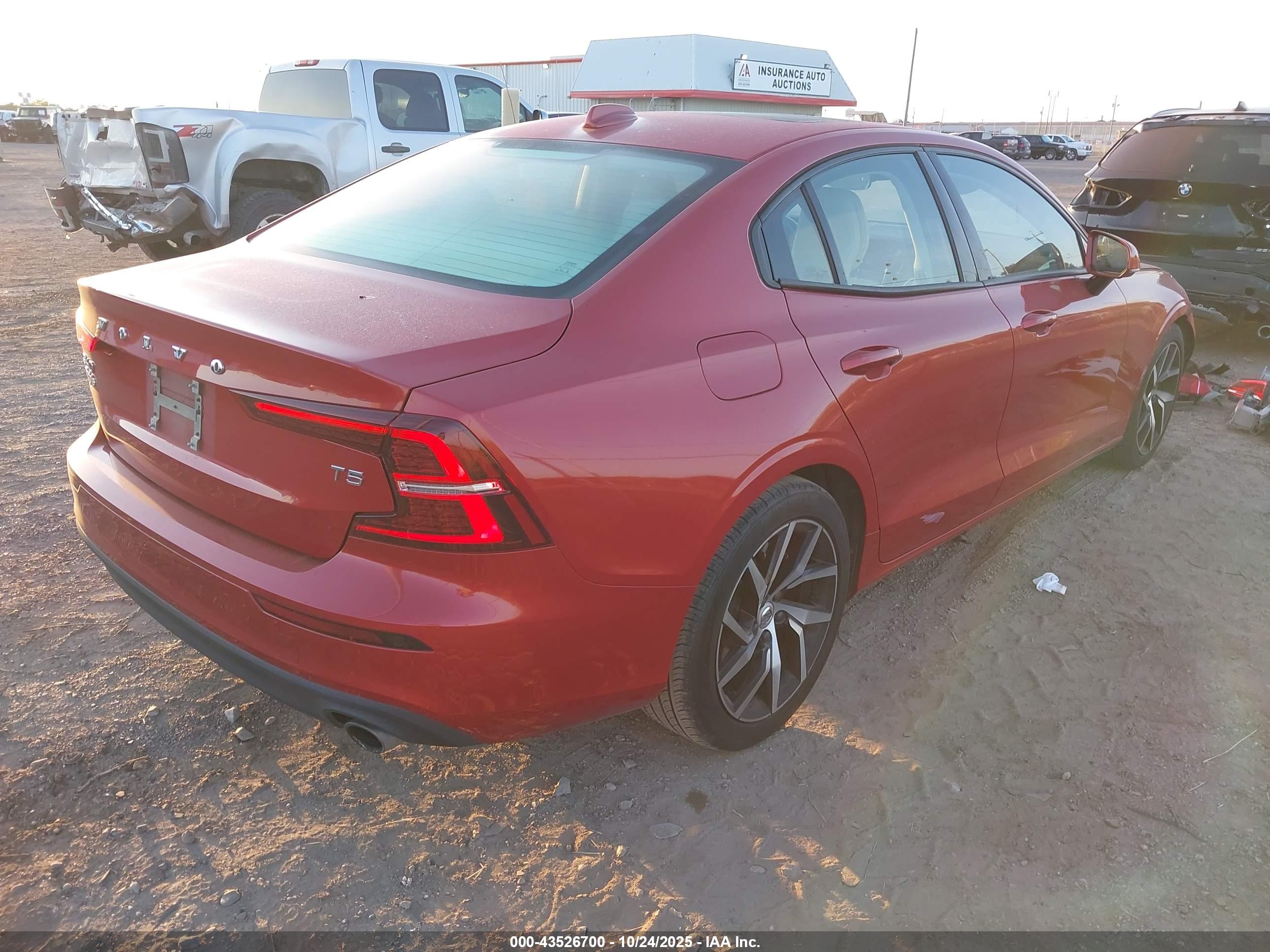 VOLVO S60 image 4