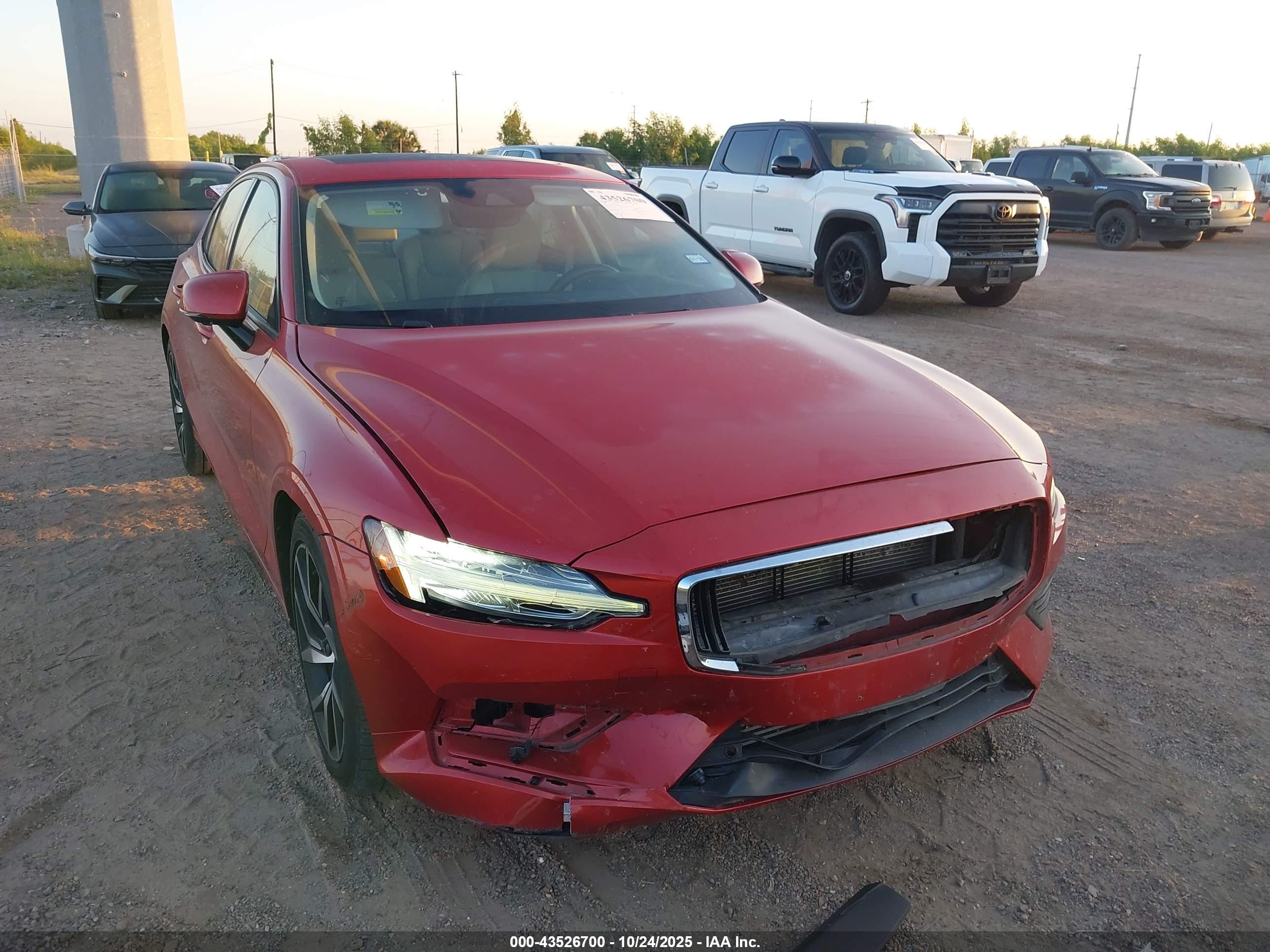 VOLVO S60 image 6