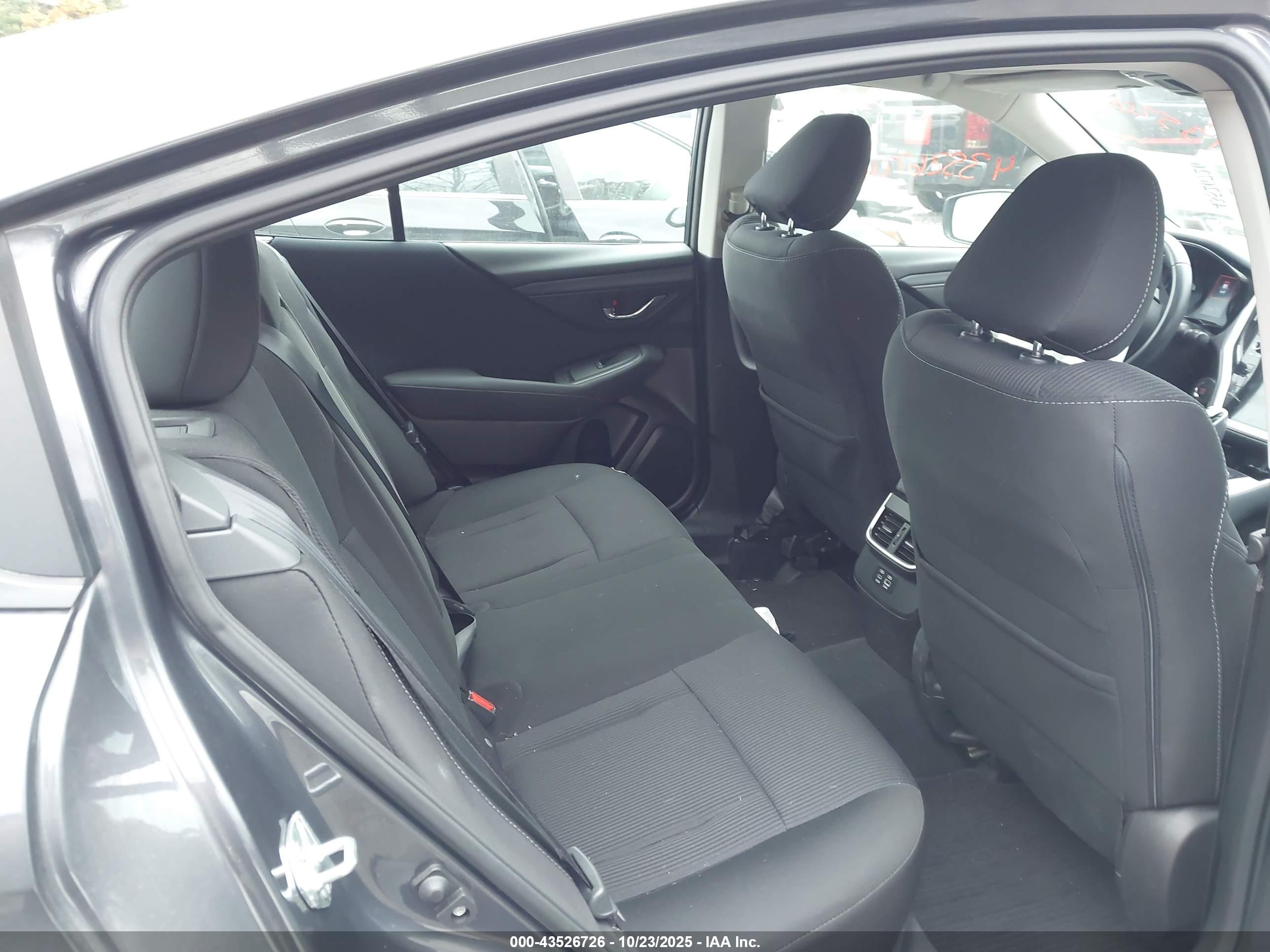 SUBARU LEGACY image 8