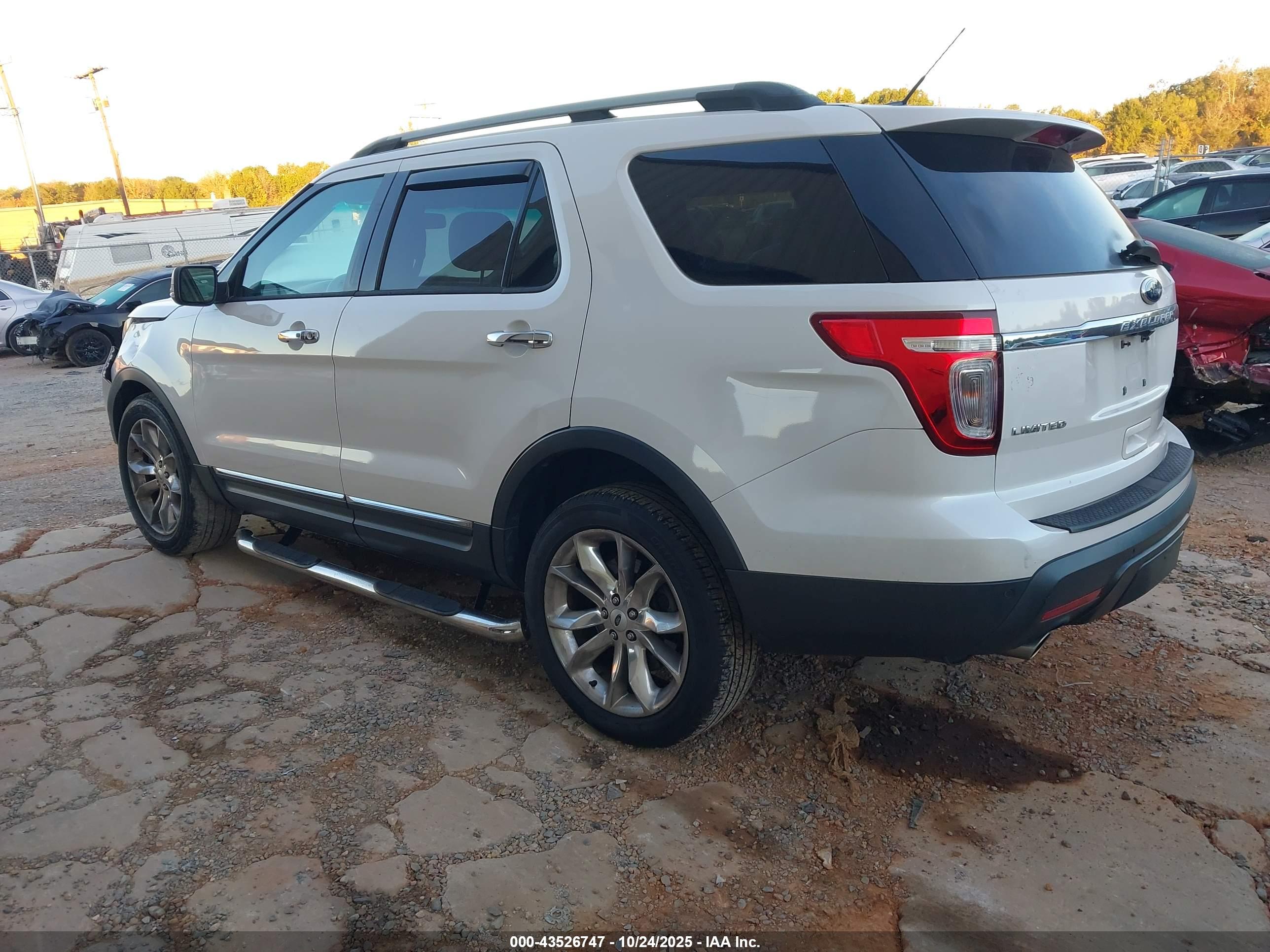 FORD EXPLORER image 3