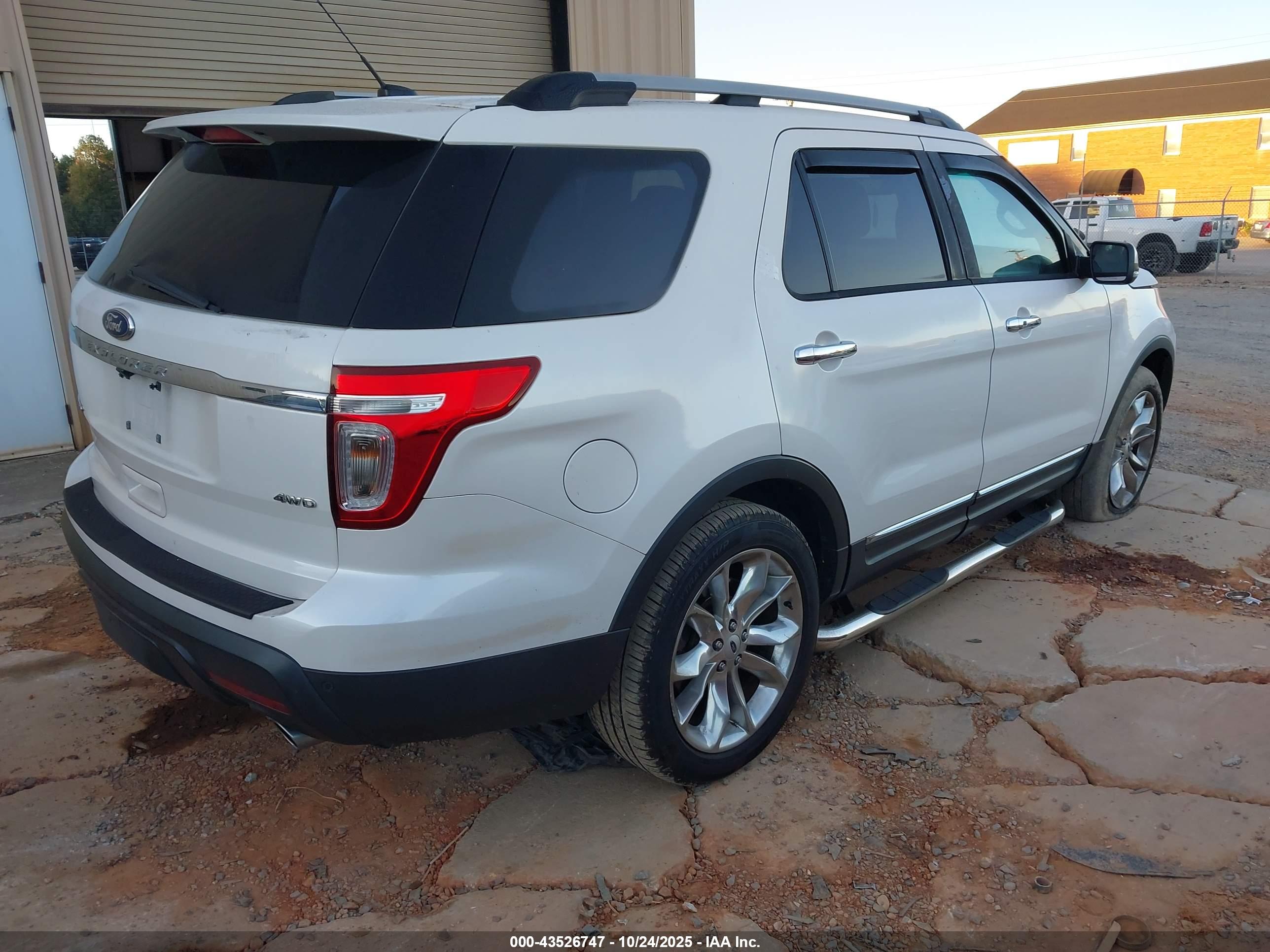FORD EXPLORER image 4
