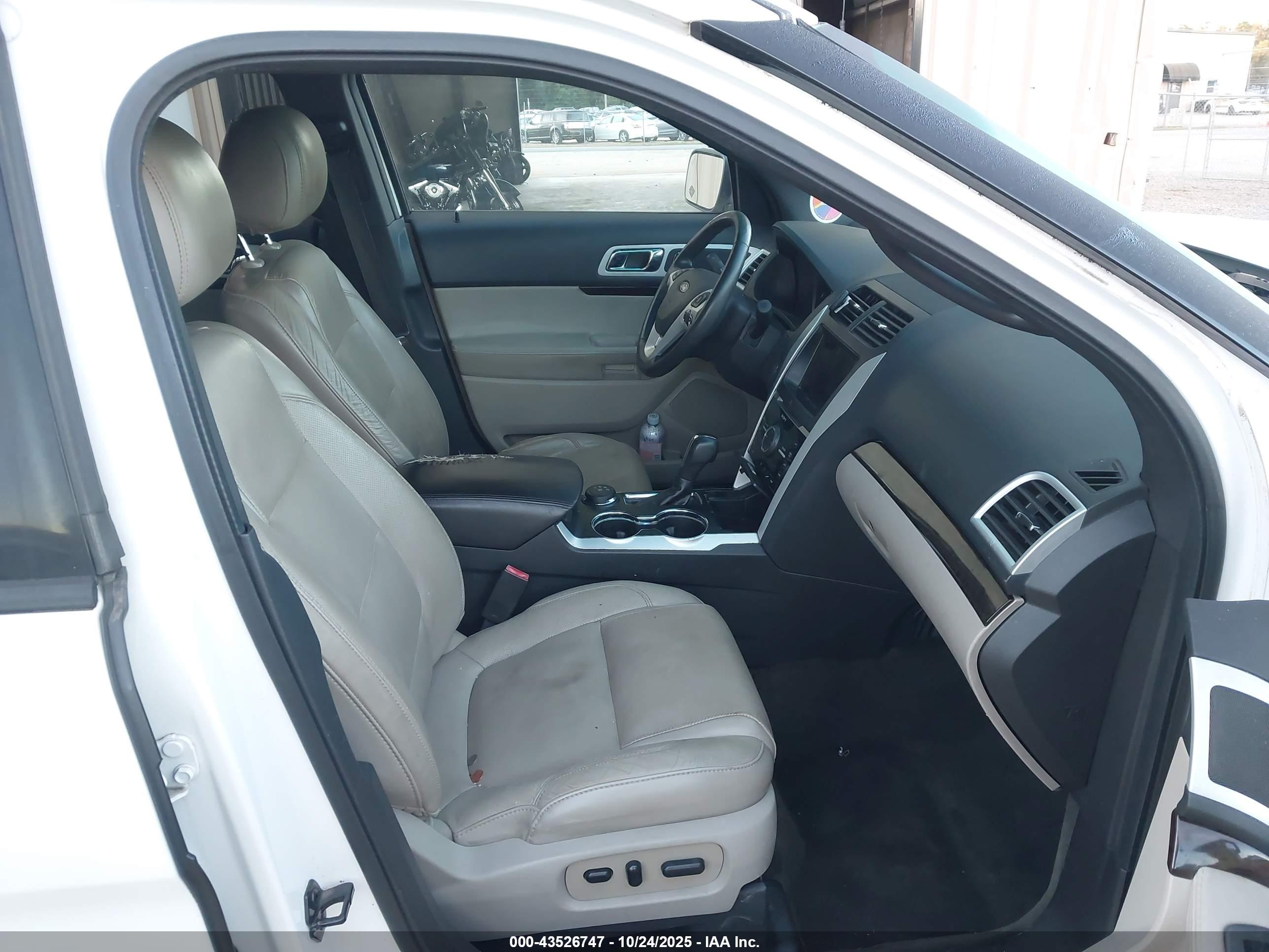 FORD EXPLORER image 5