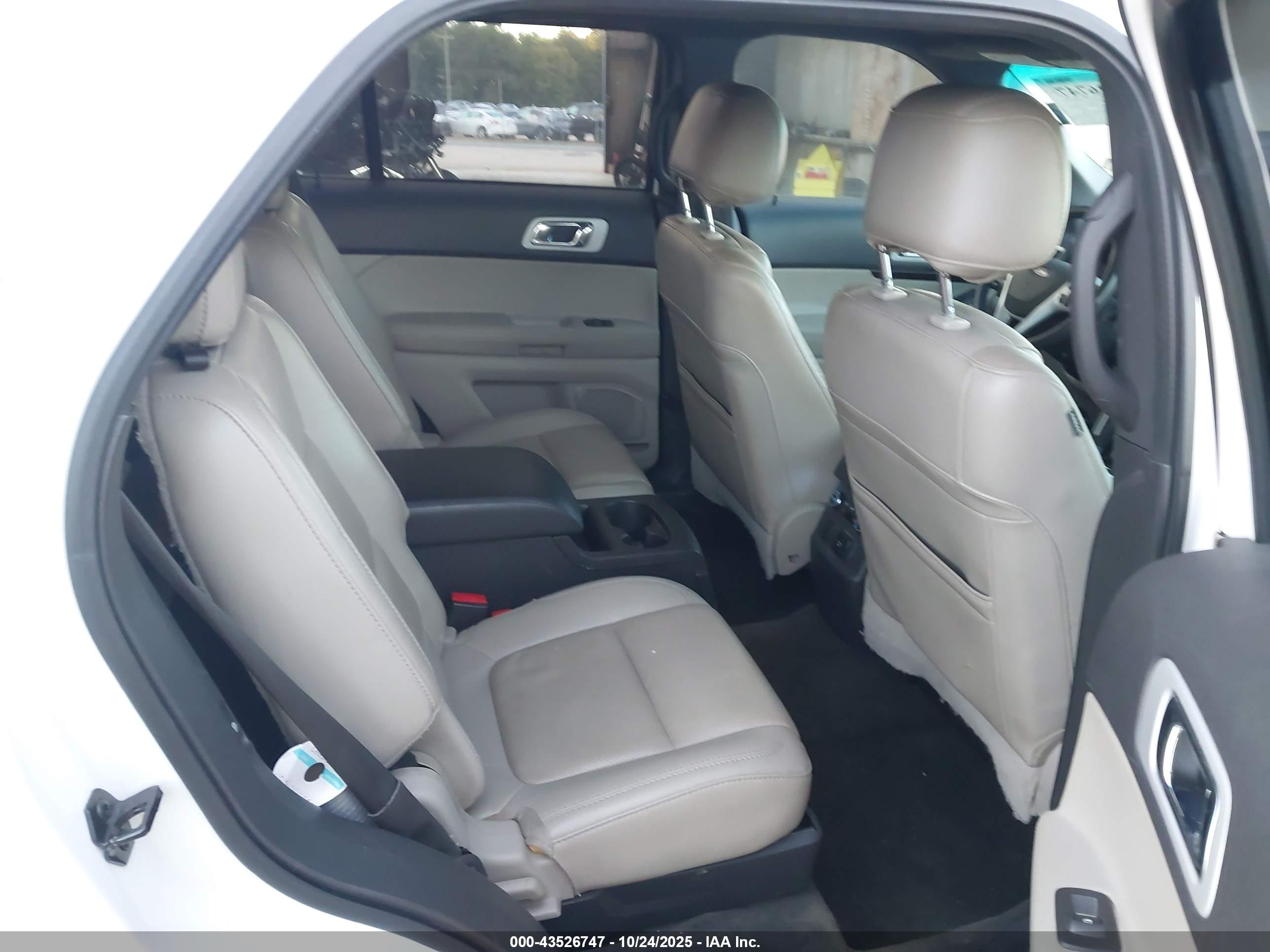 FORD EXPLORER image 8