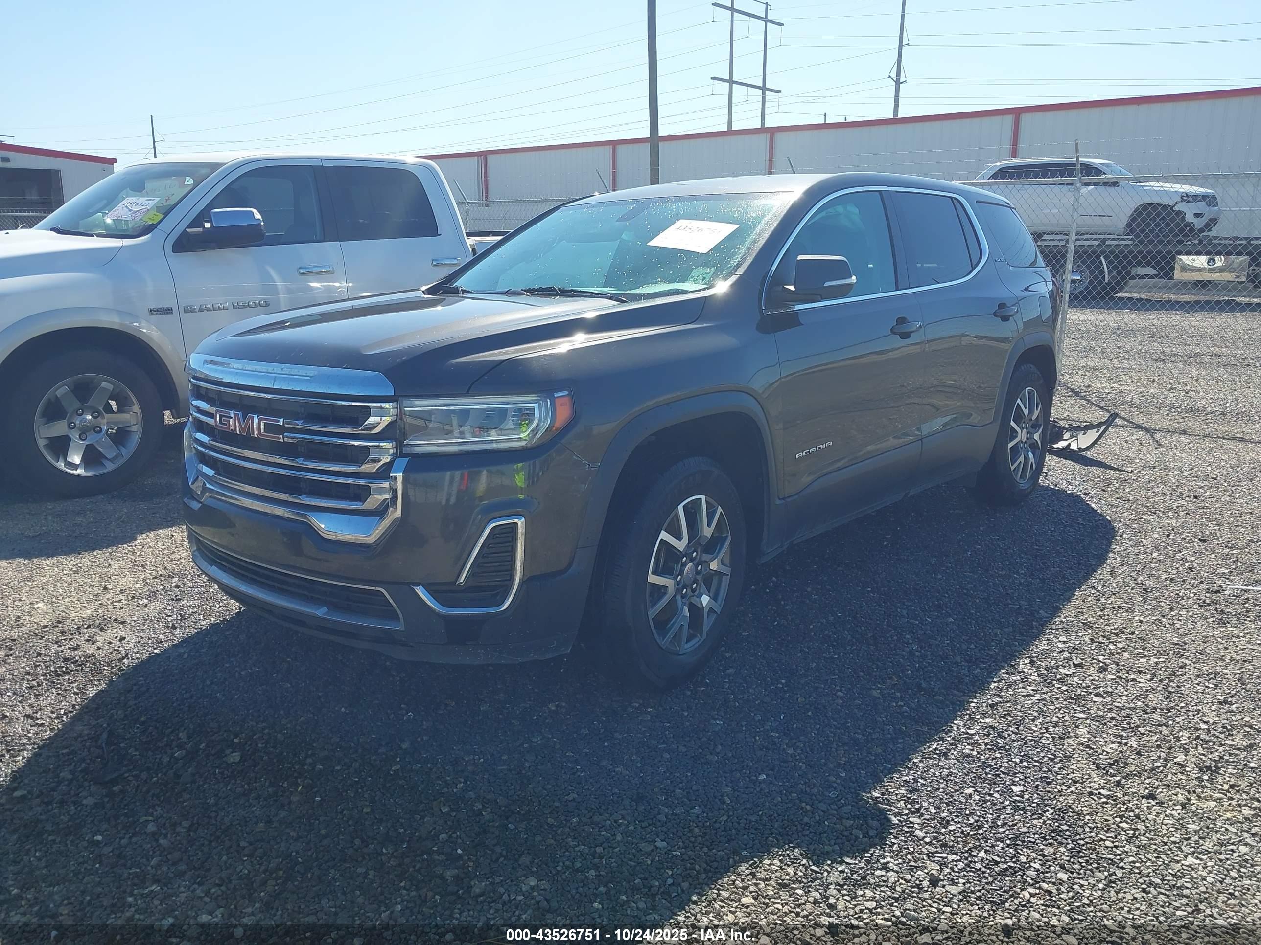 GMC ACADIA image 2