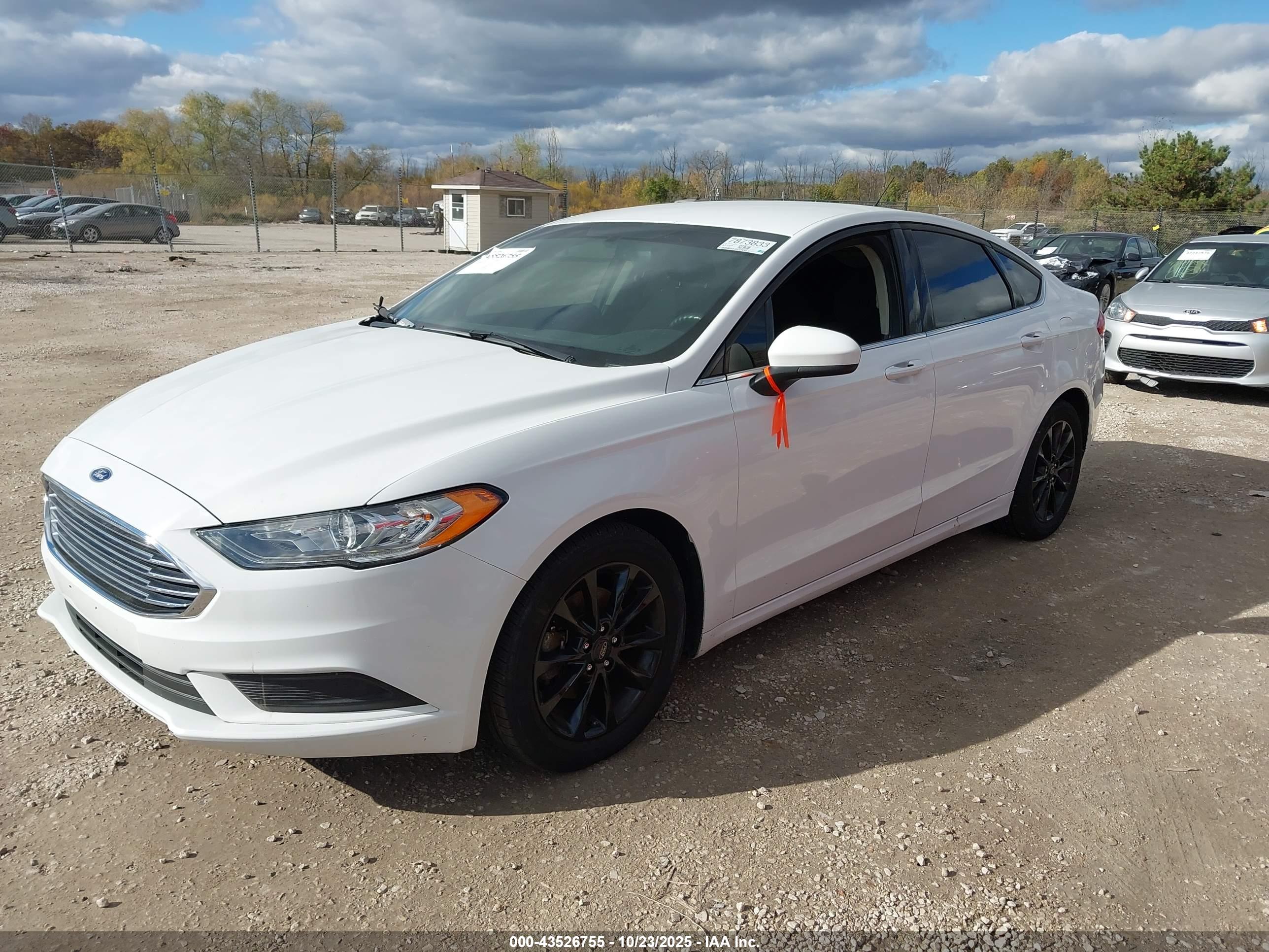 FORD FUSION image 2