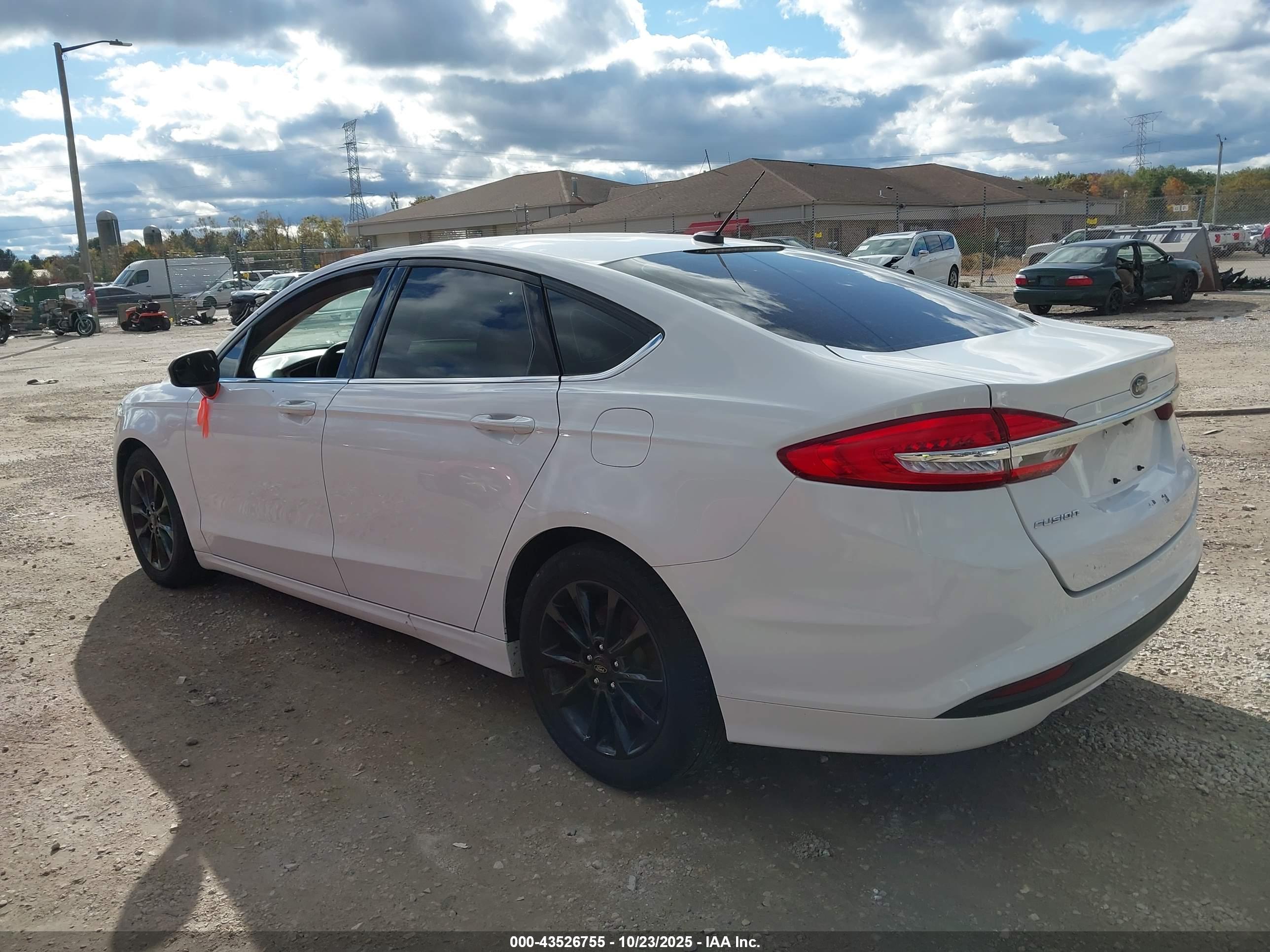 FORD FUSION image 3