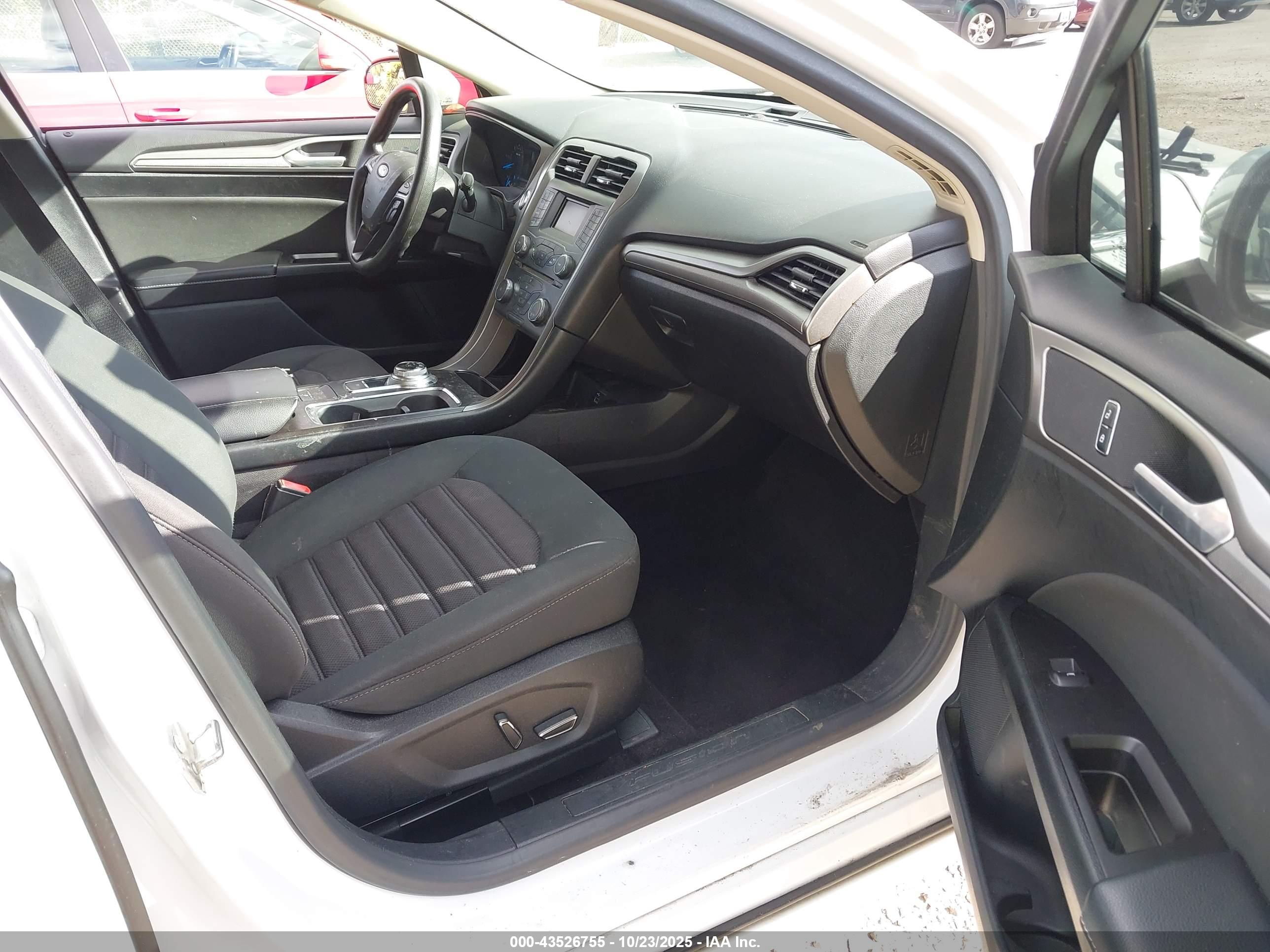 FORD FUSION image 5
