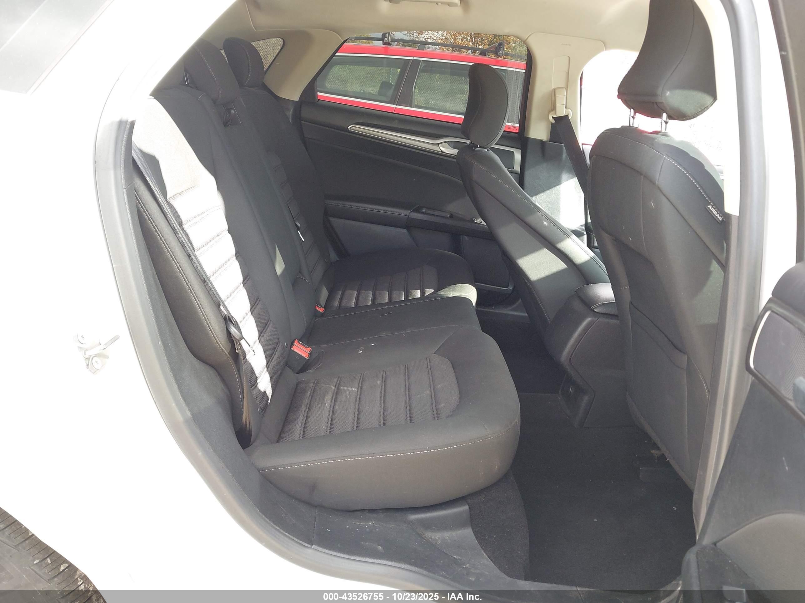 FORD FUSION image 8