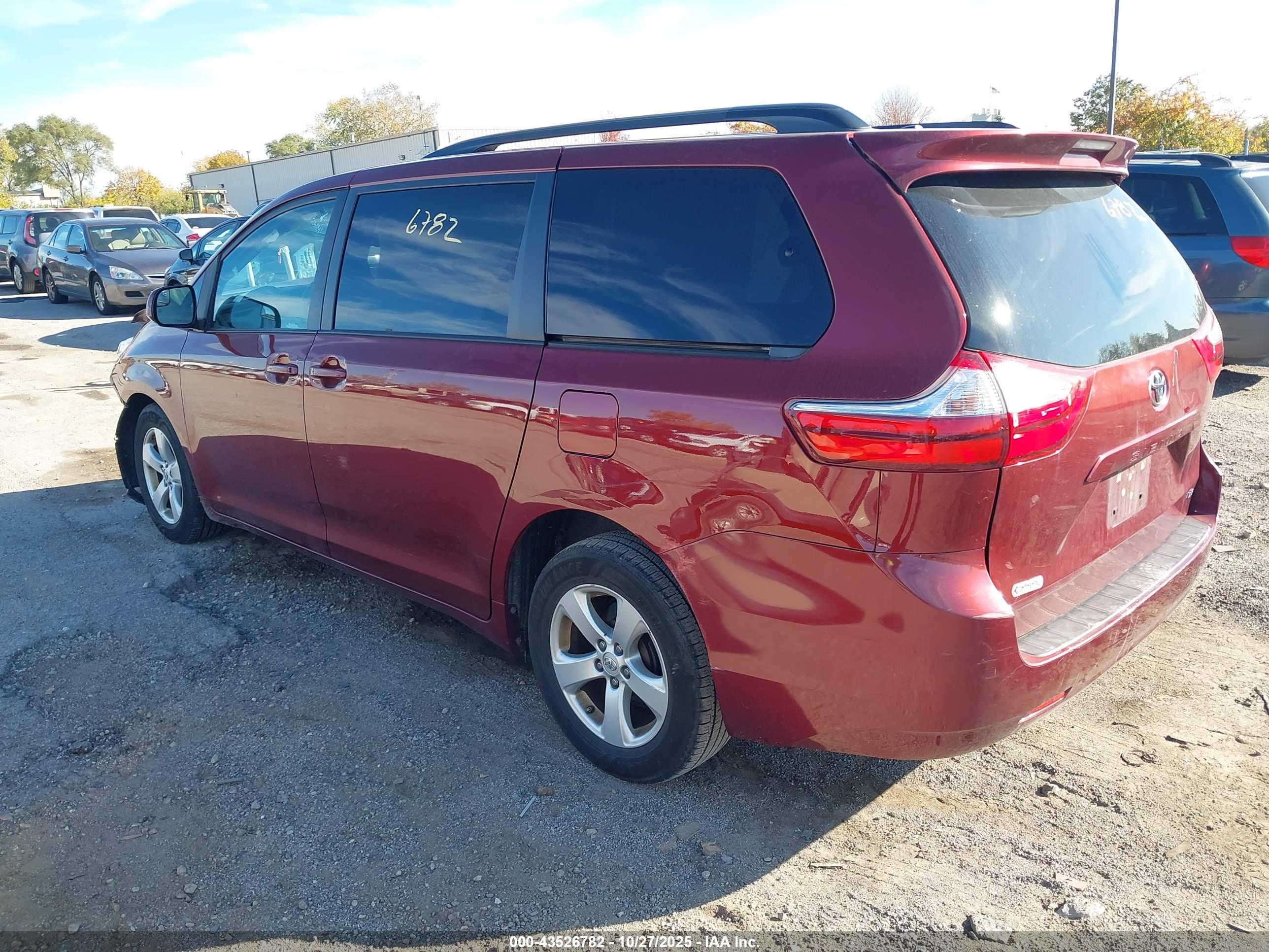 TOYOTA SIENNA image 3