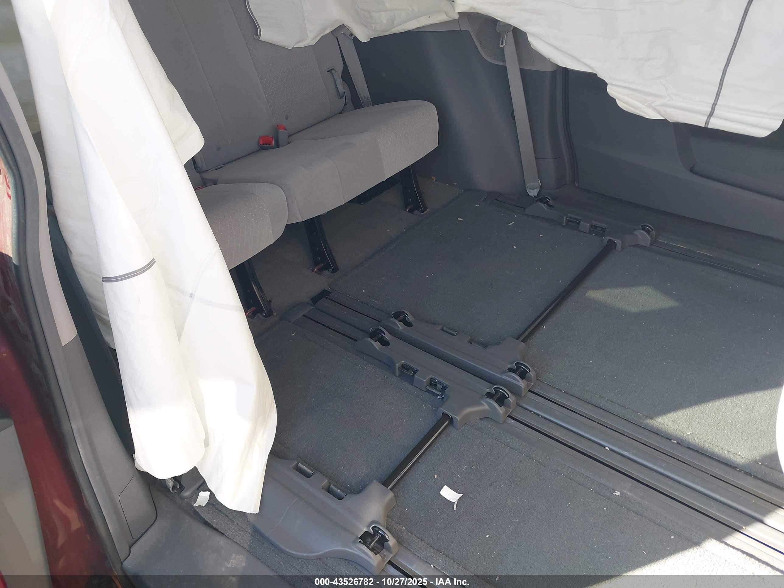 TOYOTA SIENNA image 8