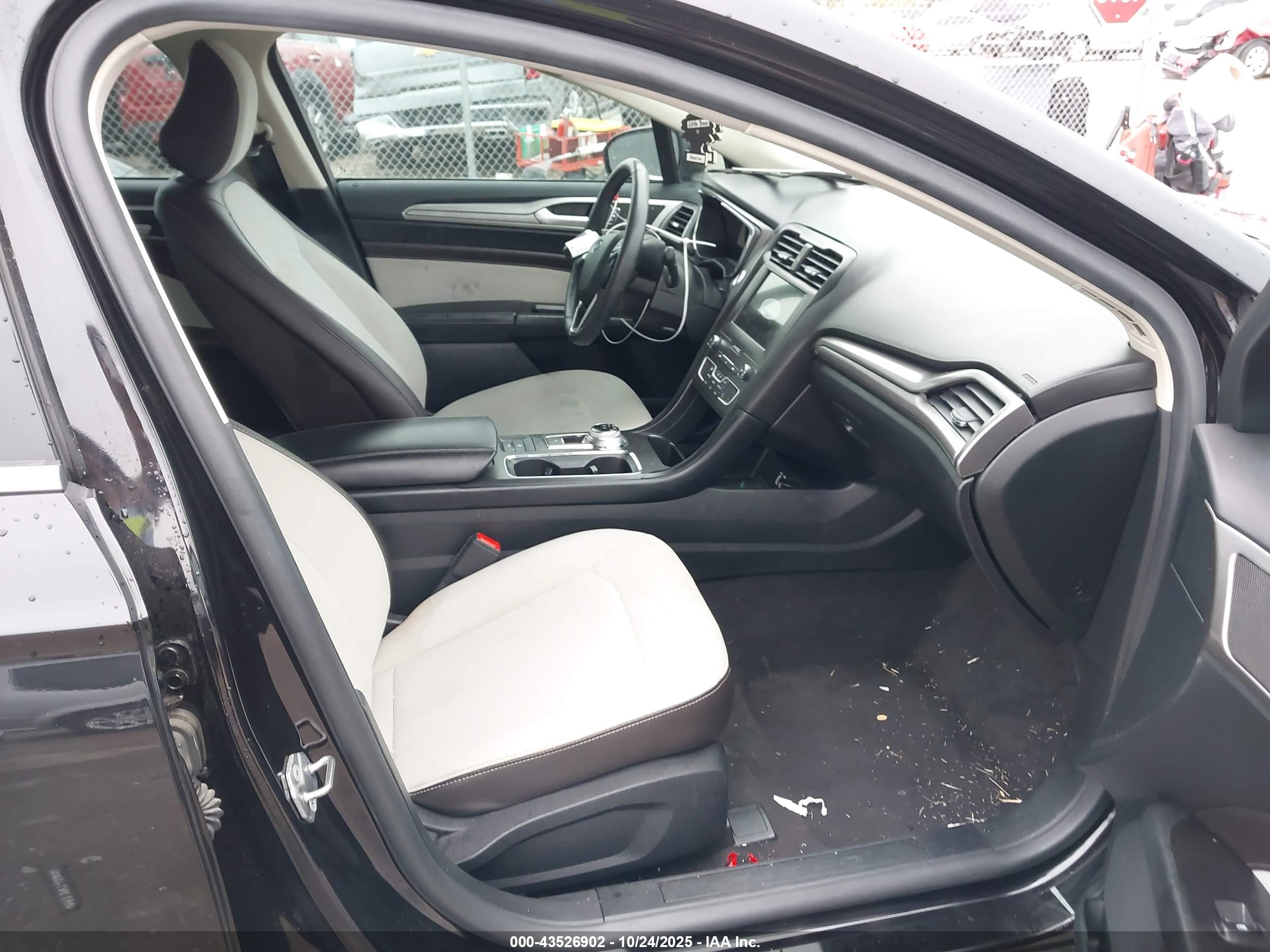 FORD FUSION image 5