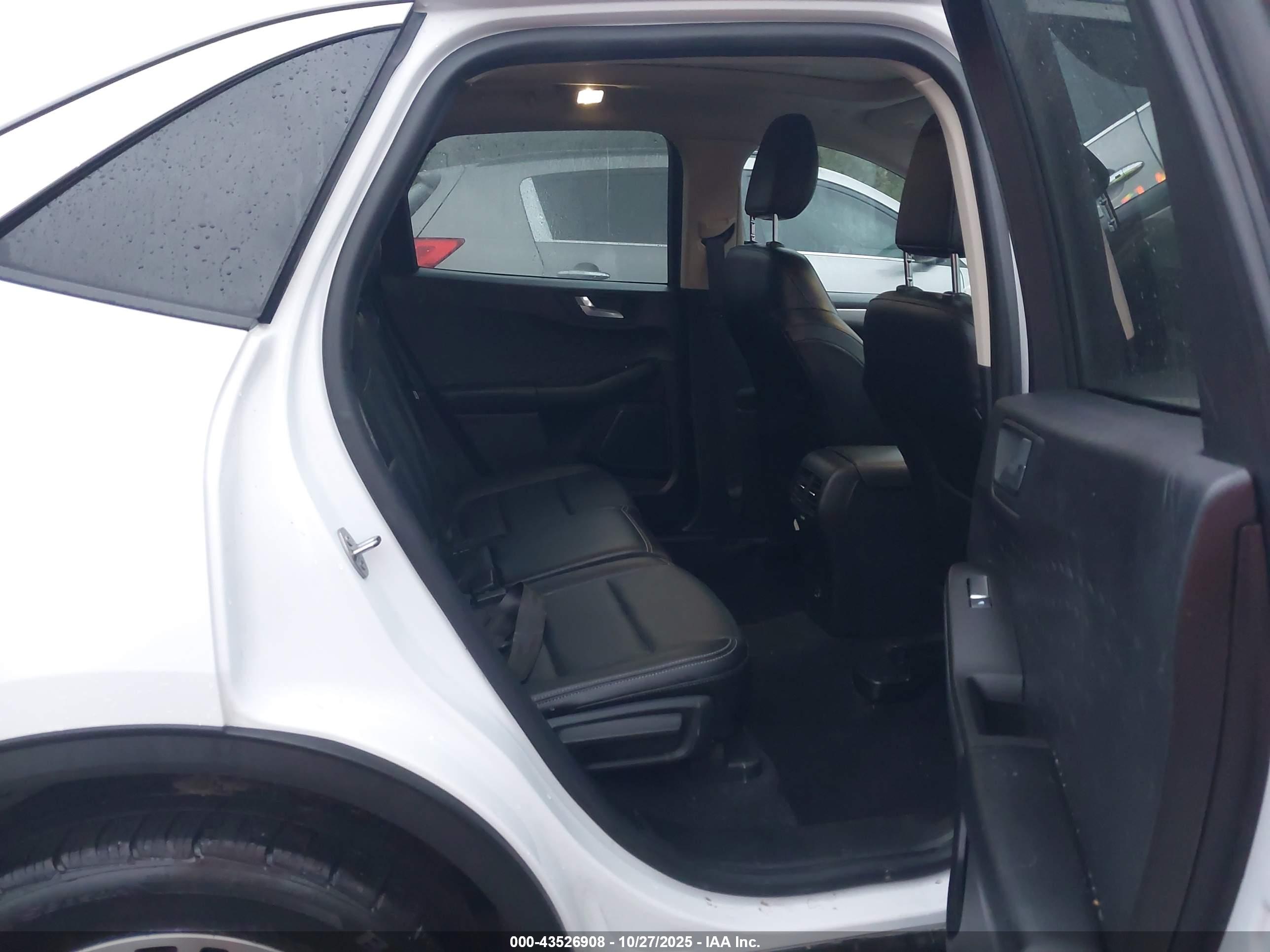 FORD ESCAPE image 8