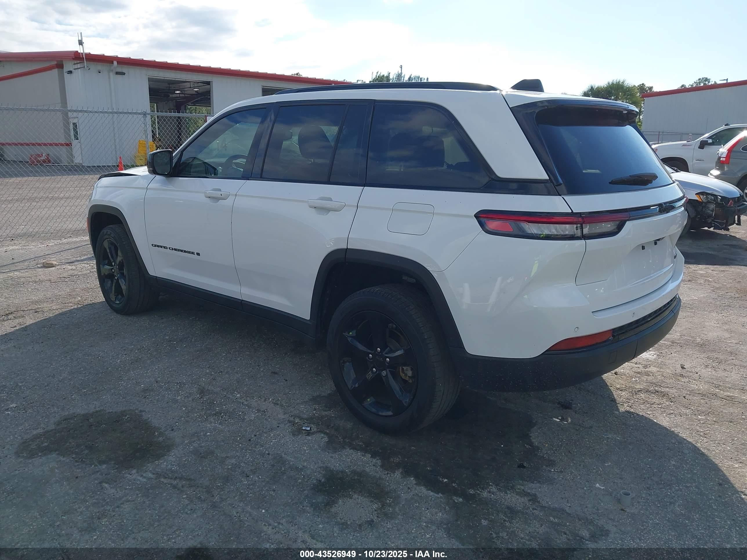 JEEP GRAND image 3