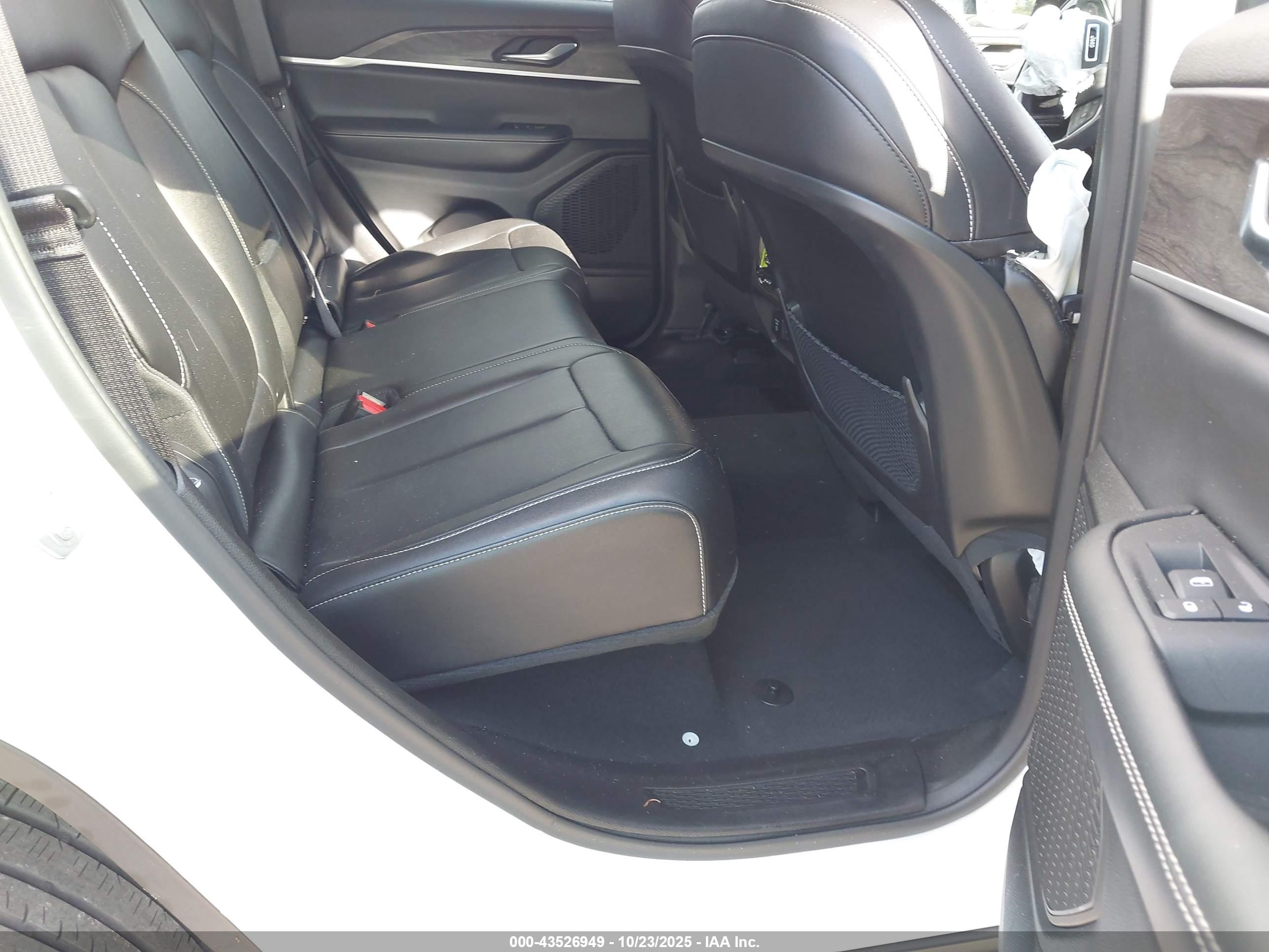 JEEP GRAND image 8