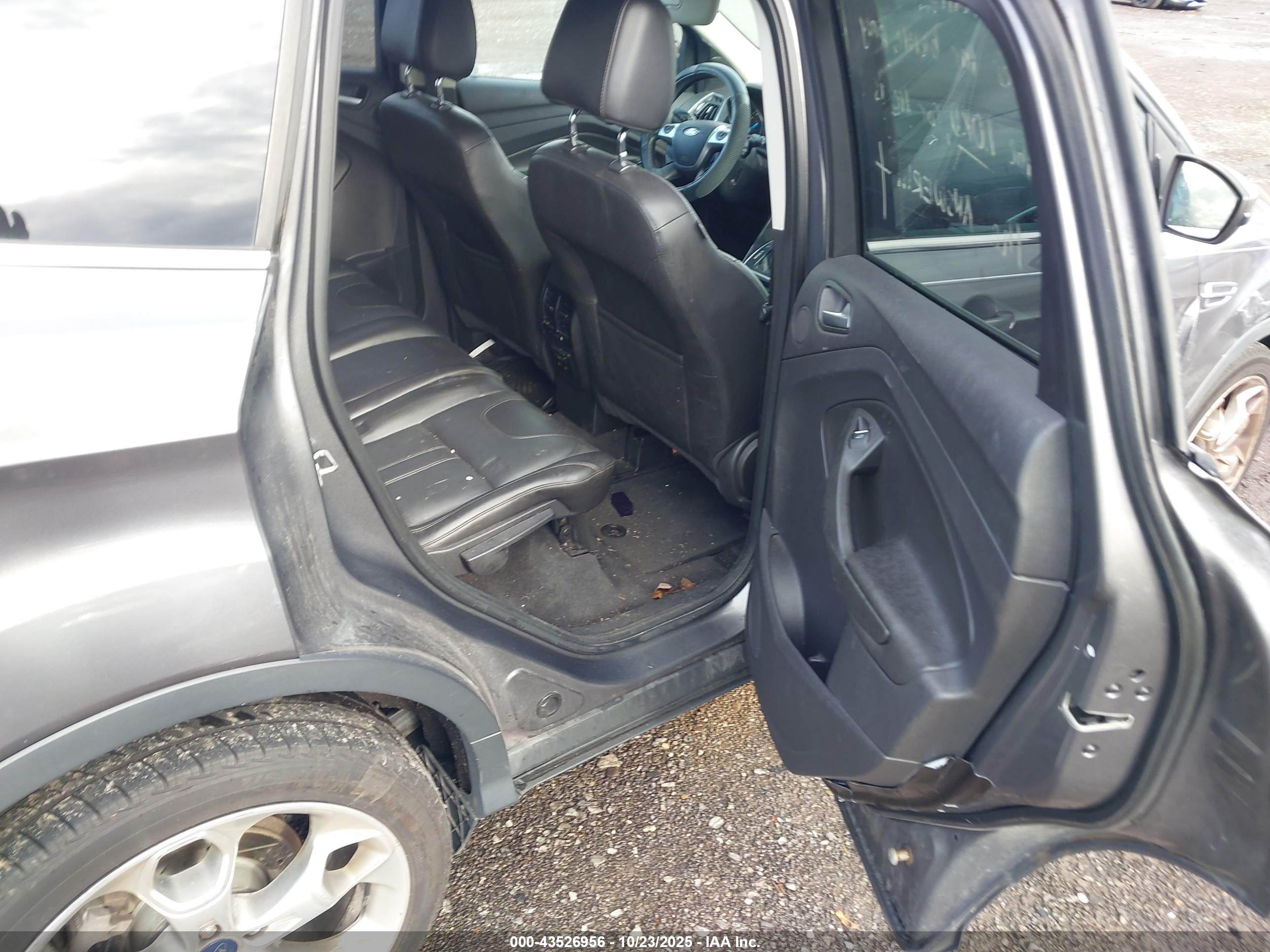 FORD ESCAPE image 8