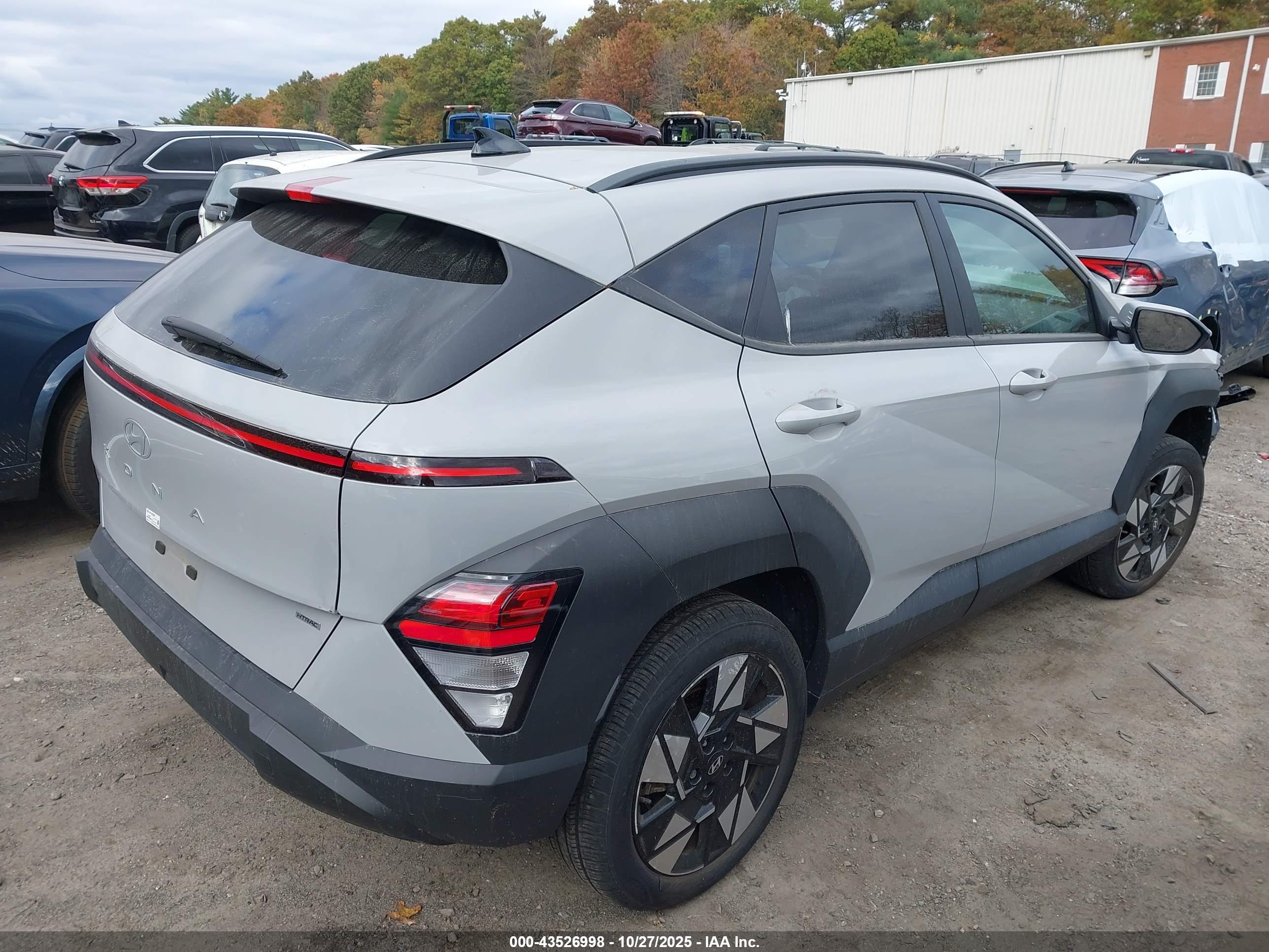 HYUNDAI KONA image 4