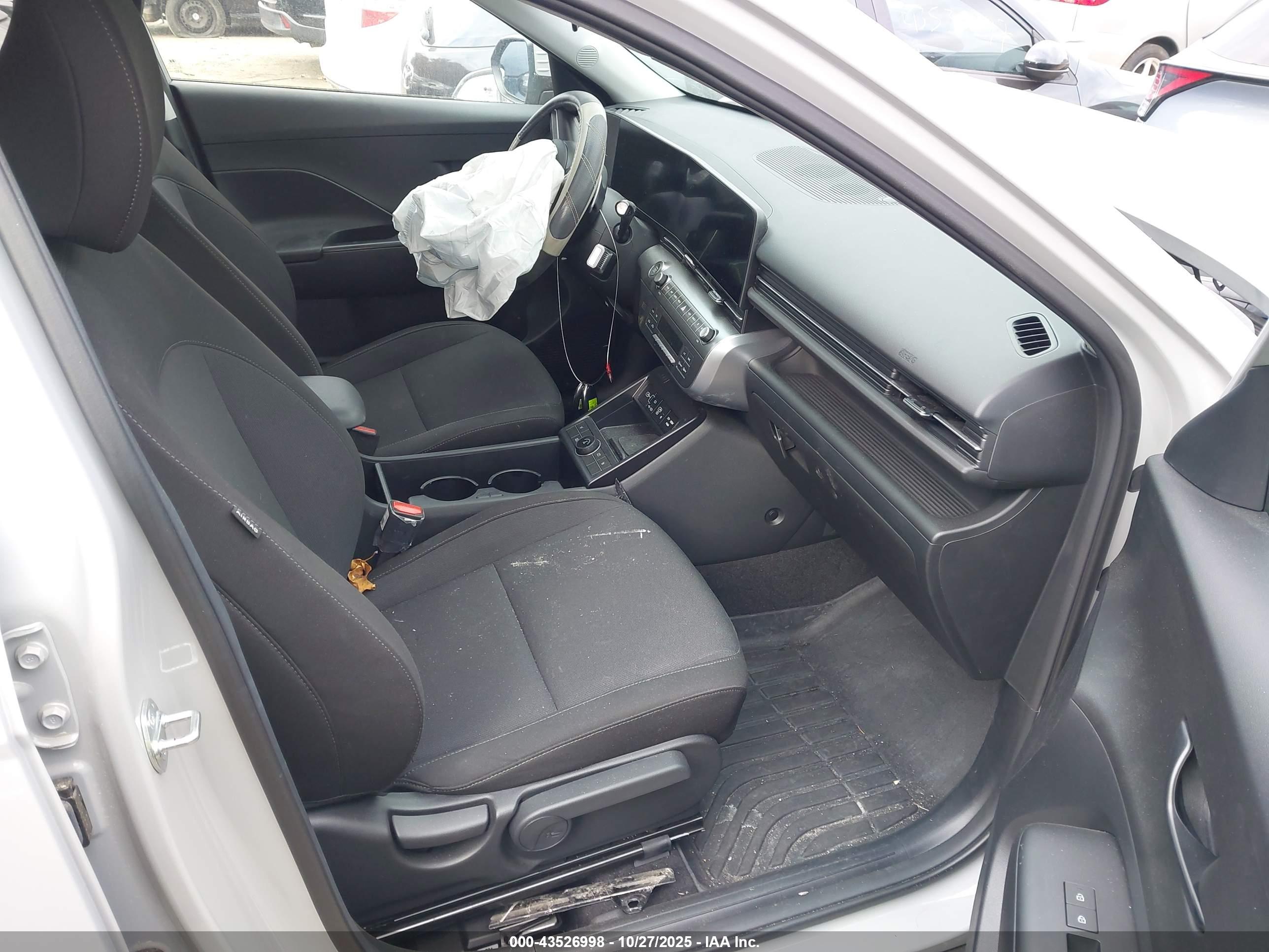 HYUNDAI KONA image 5