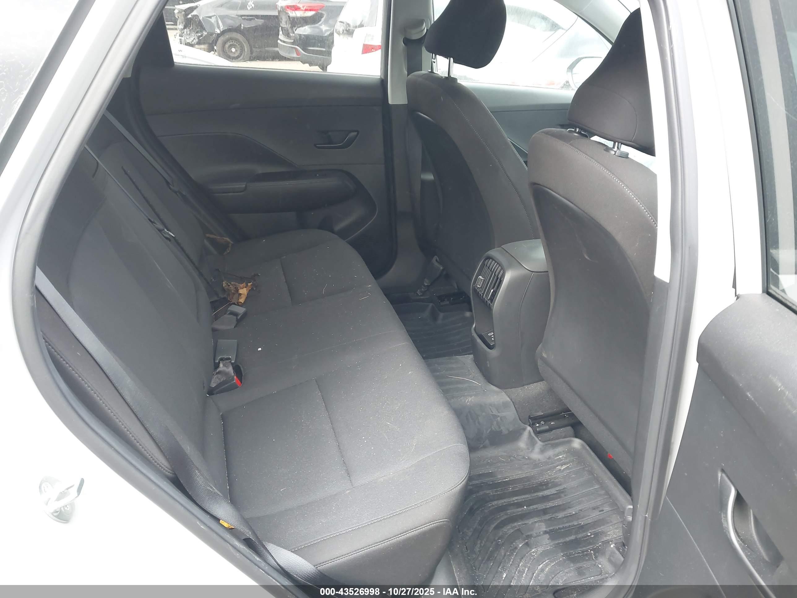 HYUNDAI KONA image 8