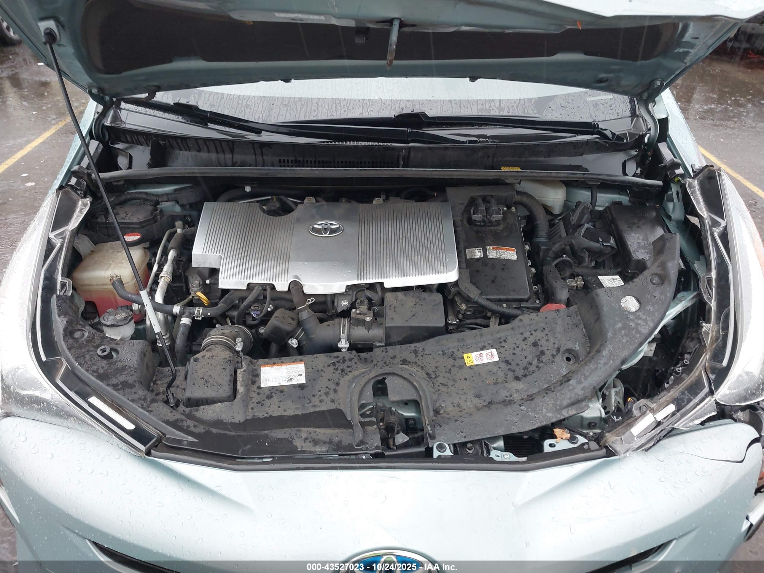 TOYOTA PRIUS image 10