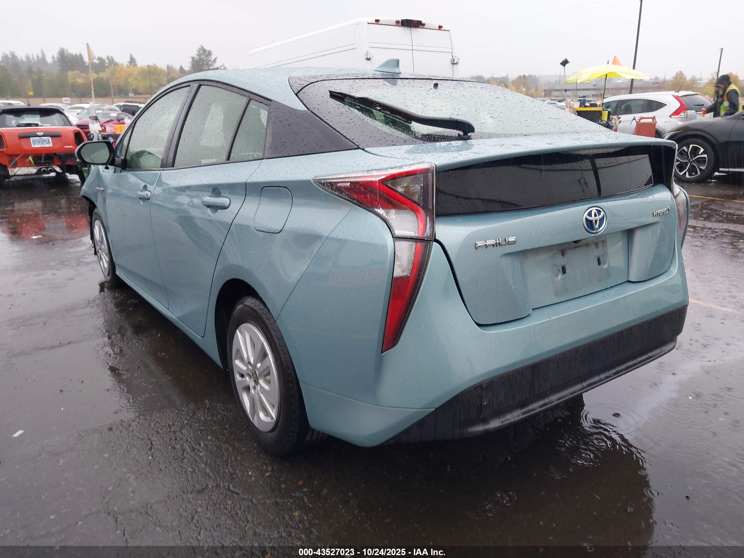 TOYOTA PRIUS image 3