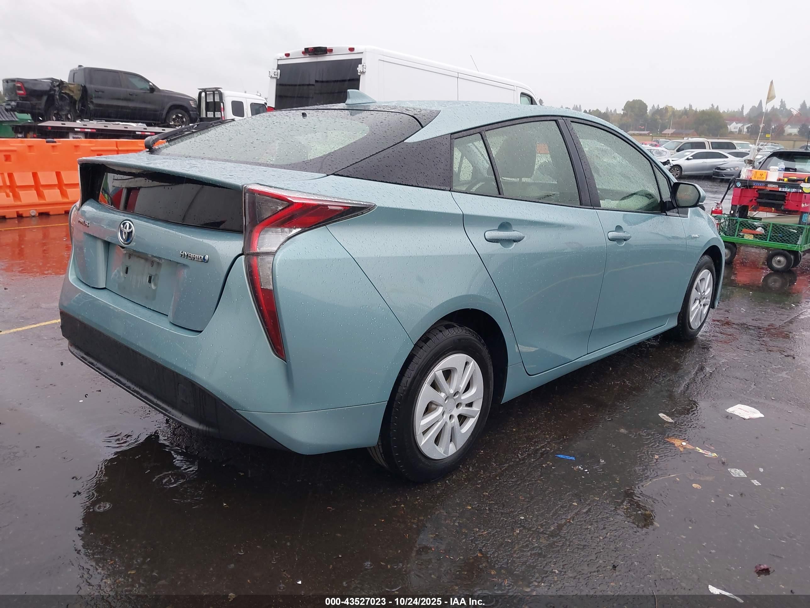 TOYOTA PRIUS image 4