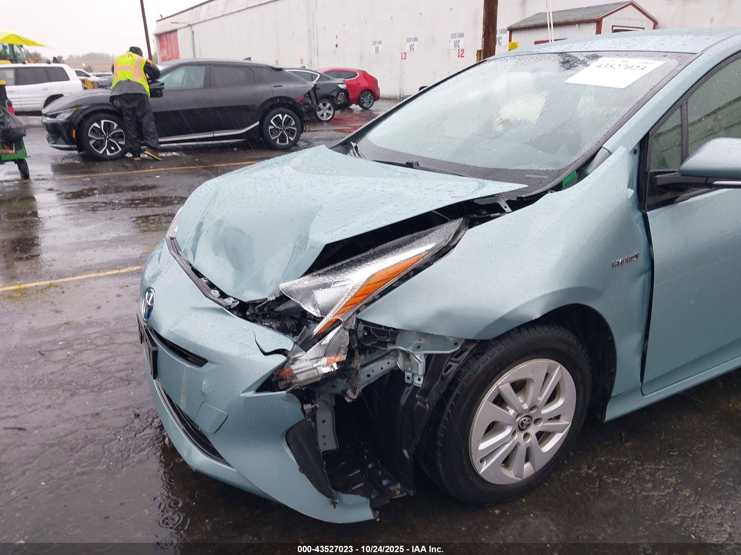 TOYOTA PRIUS image 6