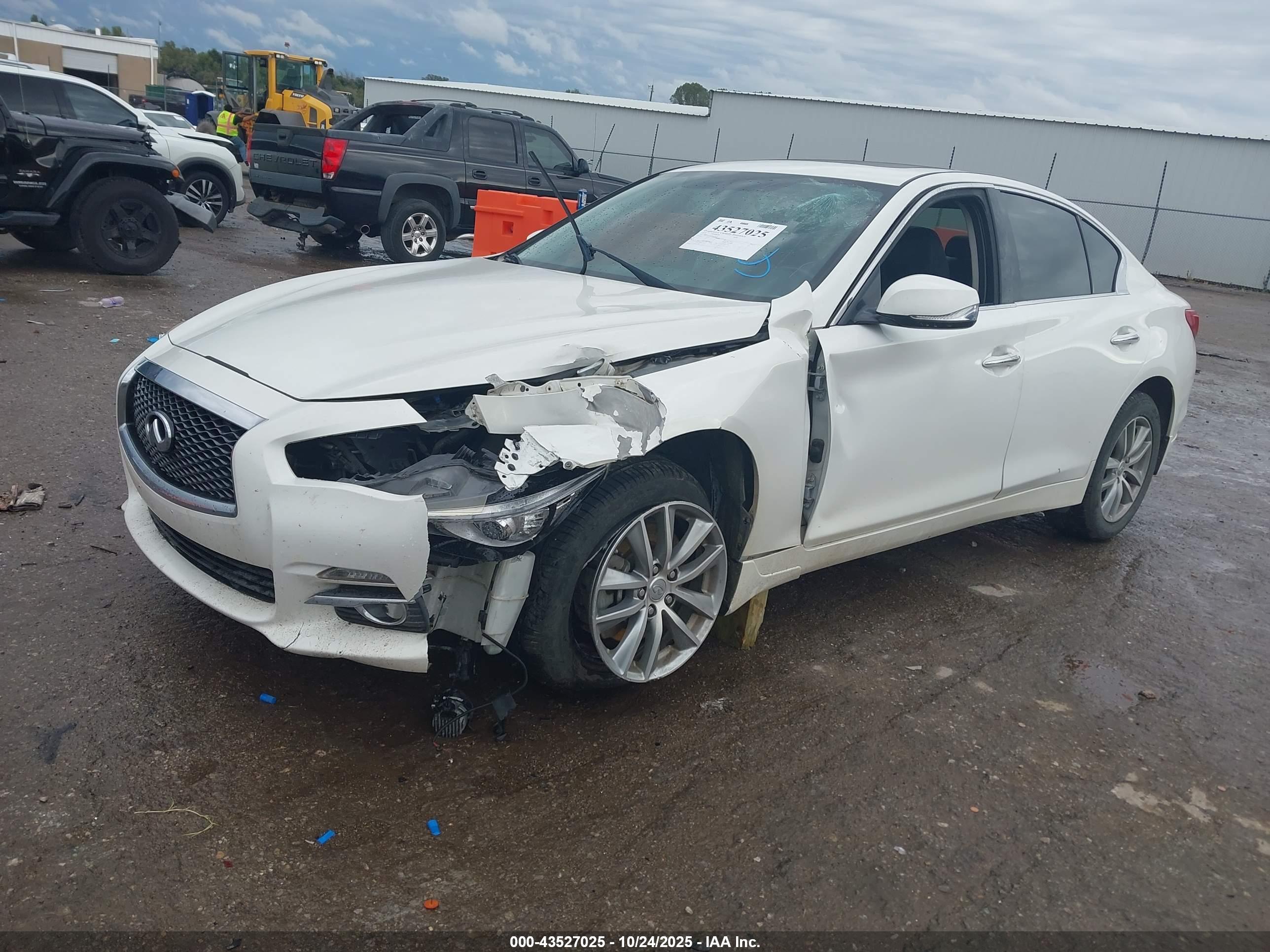 INFINITI Q50 image 2