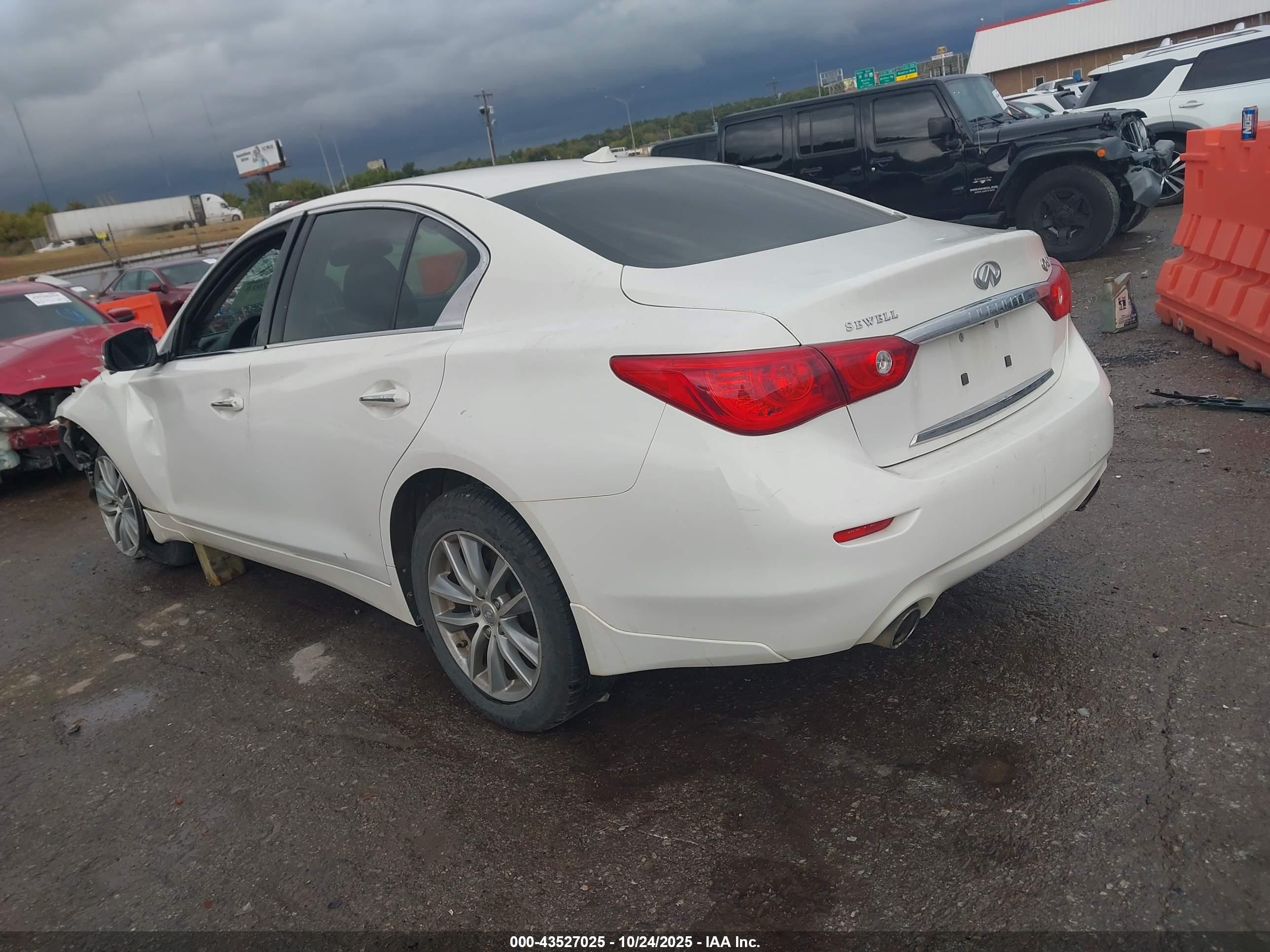INFINITI Q50 image 3