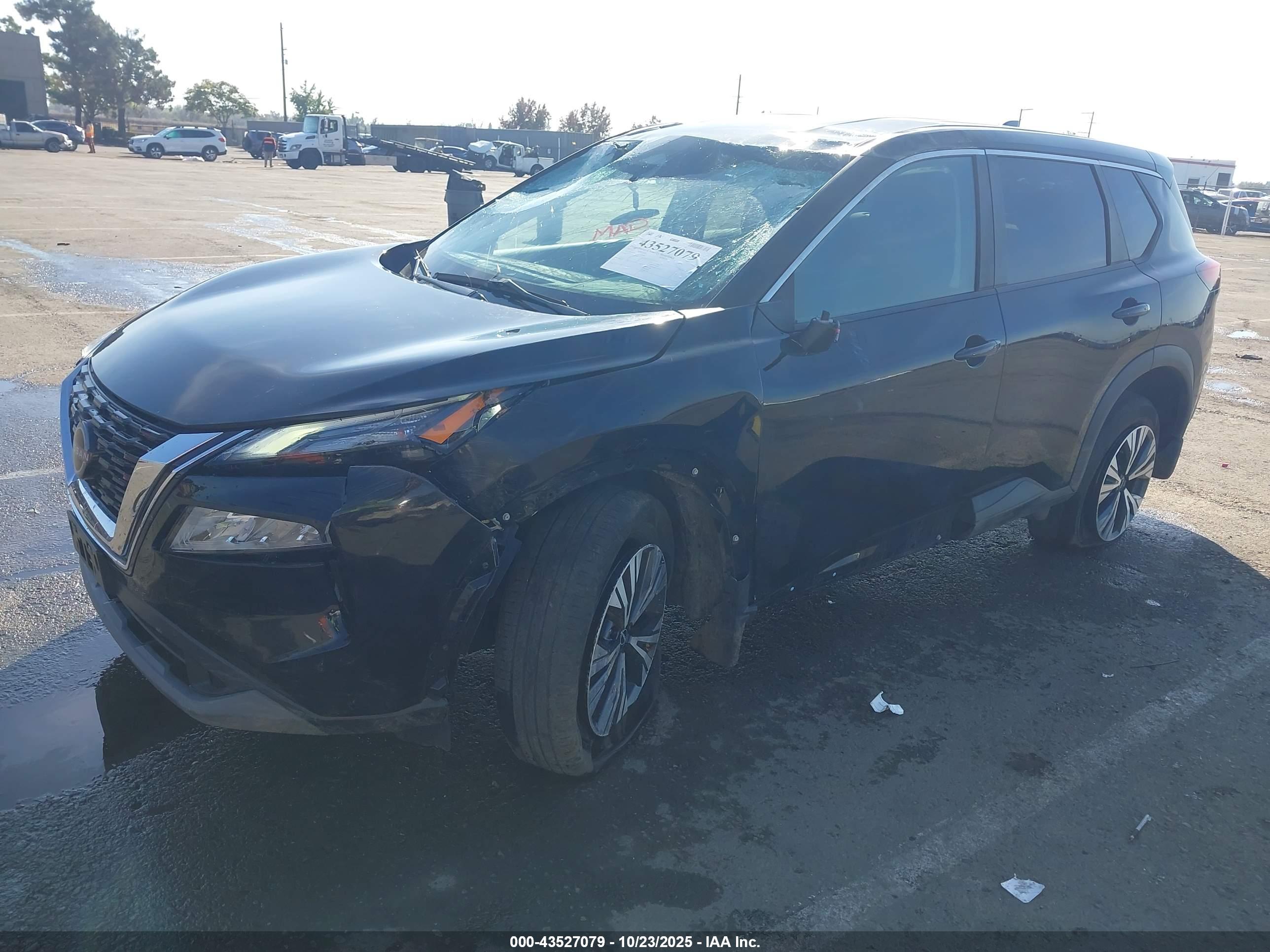 NISSAN ROGUE image 2