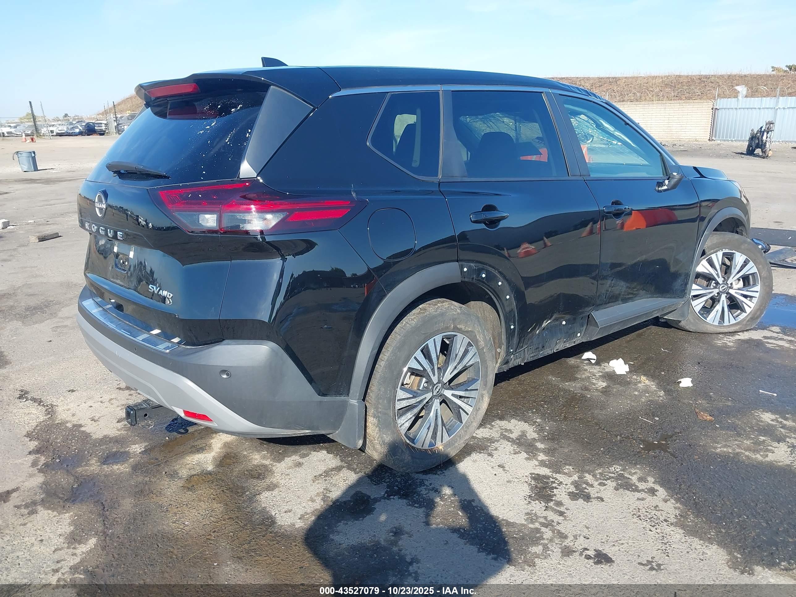 NISSAN ROGUE image 4