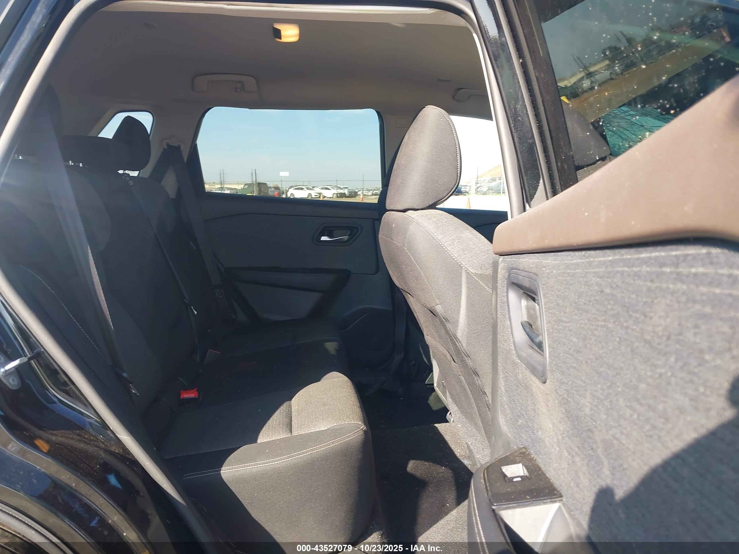 NISSAN ROGUE image 8