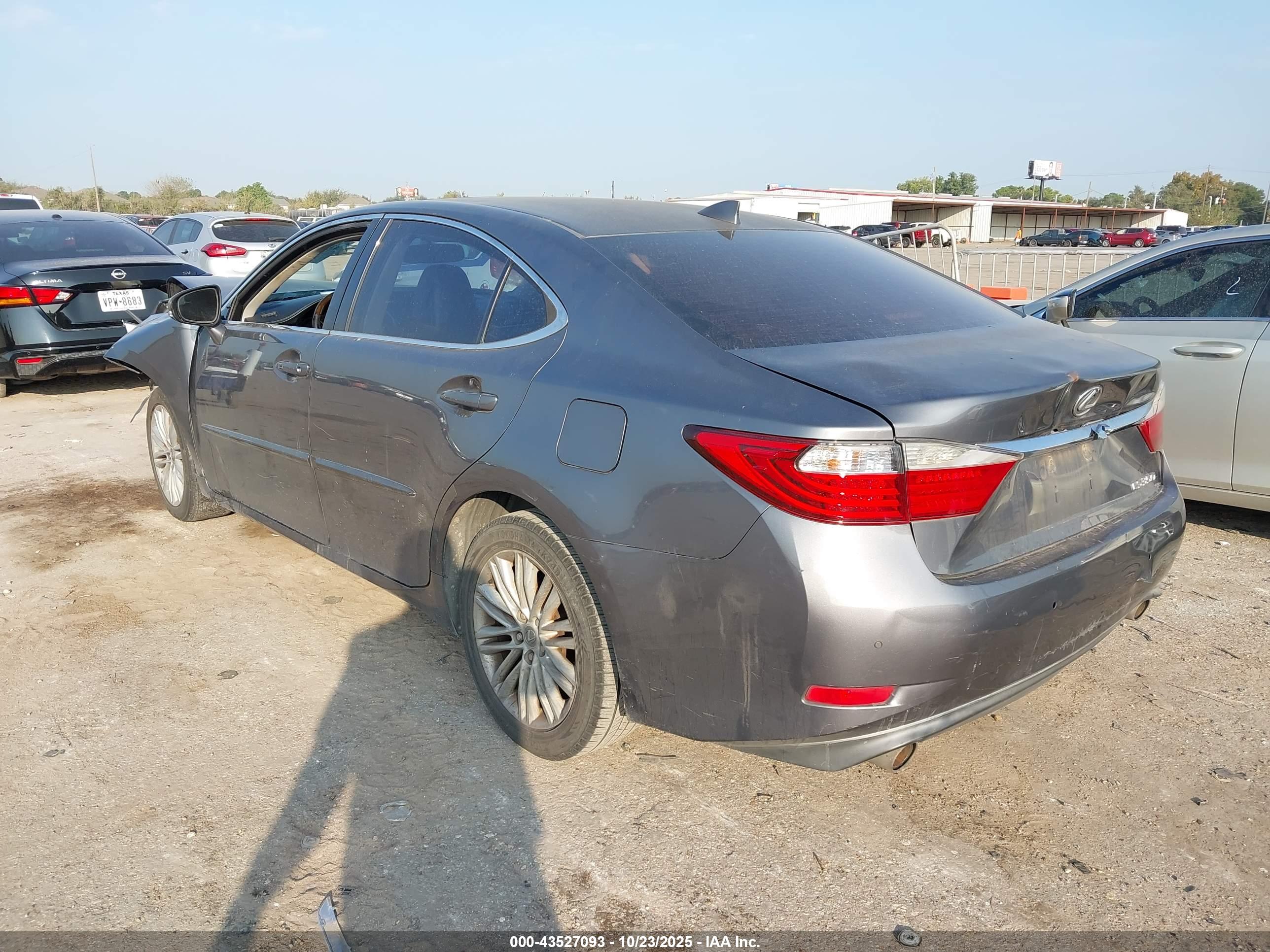 LEXUS ES image 3